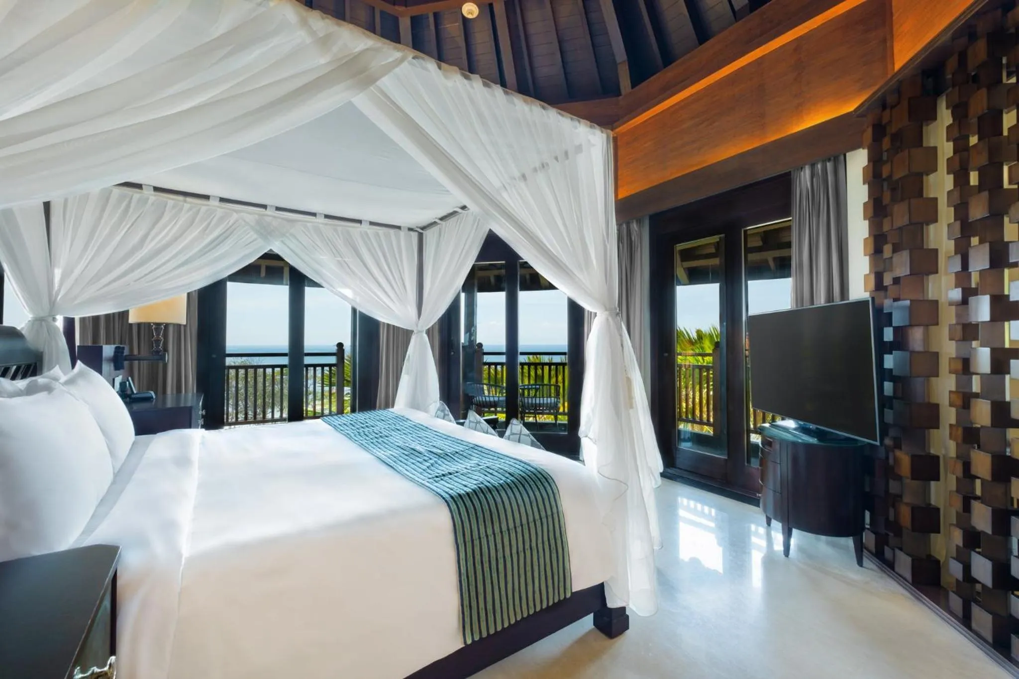 Photo of the whole room, Bed in Holiday Inn Resort Bali Nusa Dua by IHG