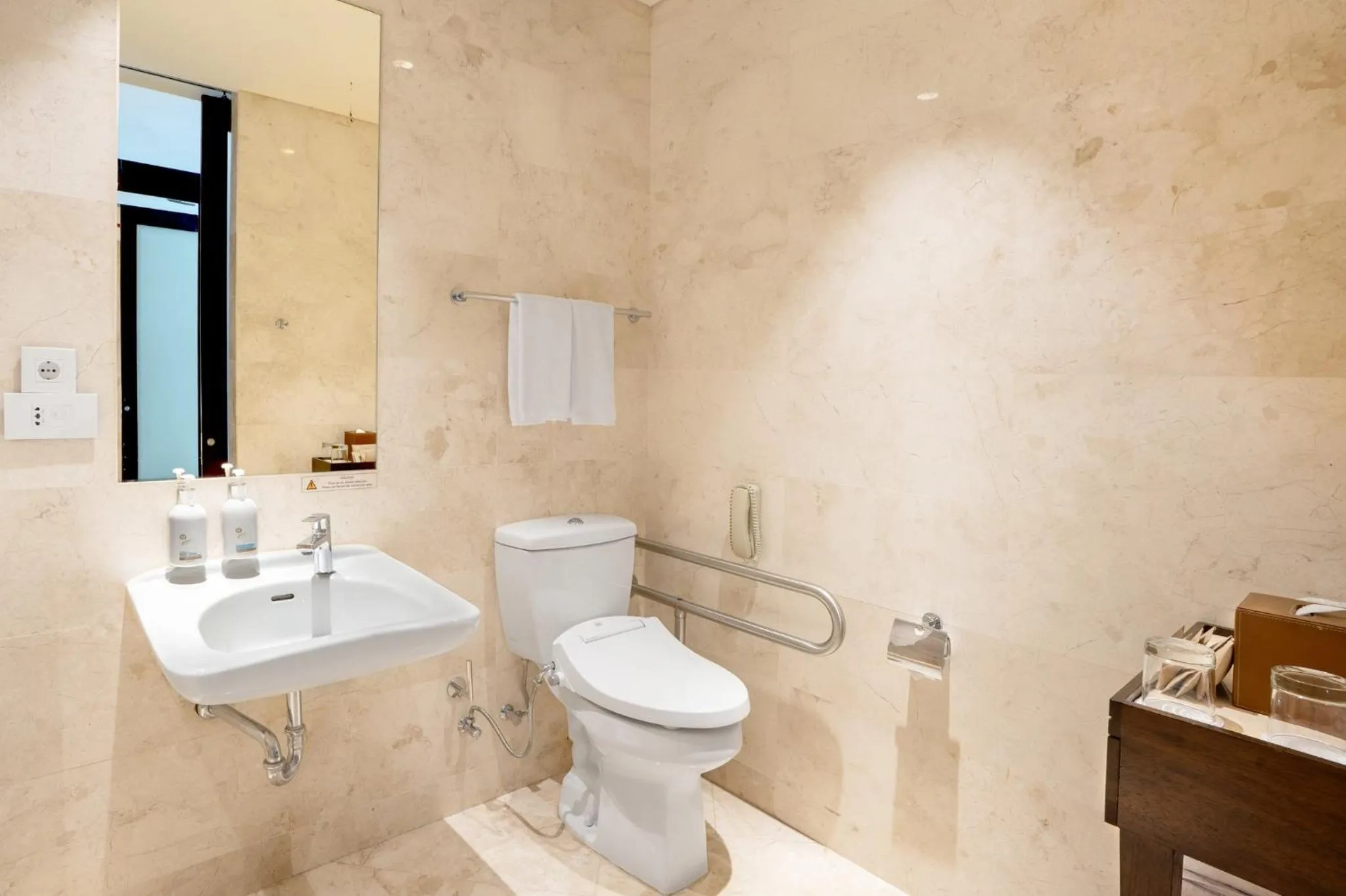 Photo of the whole room in Holiday Inn Resort Bali Nusa Dua by IHG