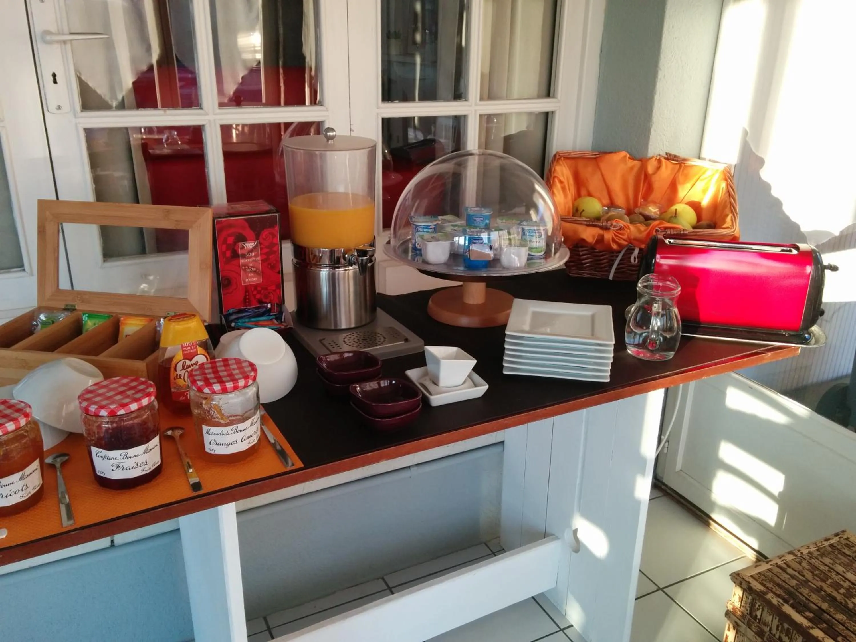 Restaurant/places to eat in Hotel Araur