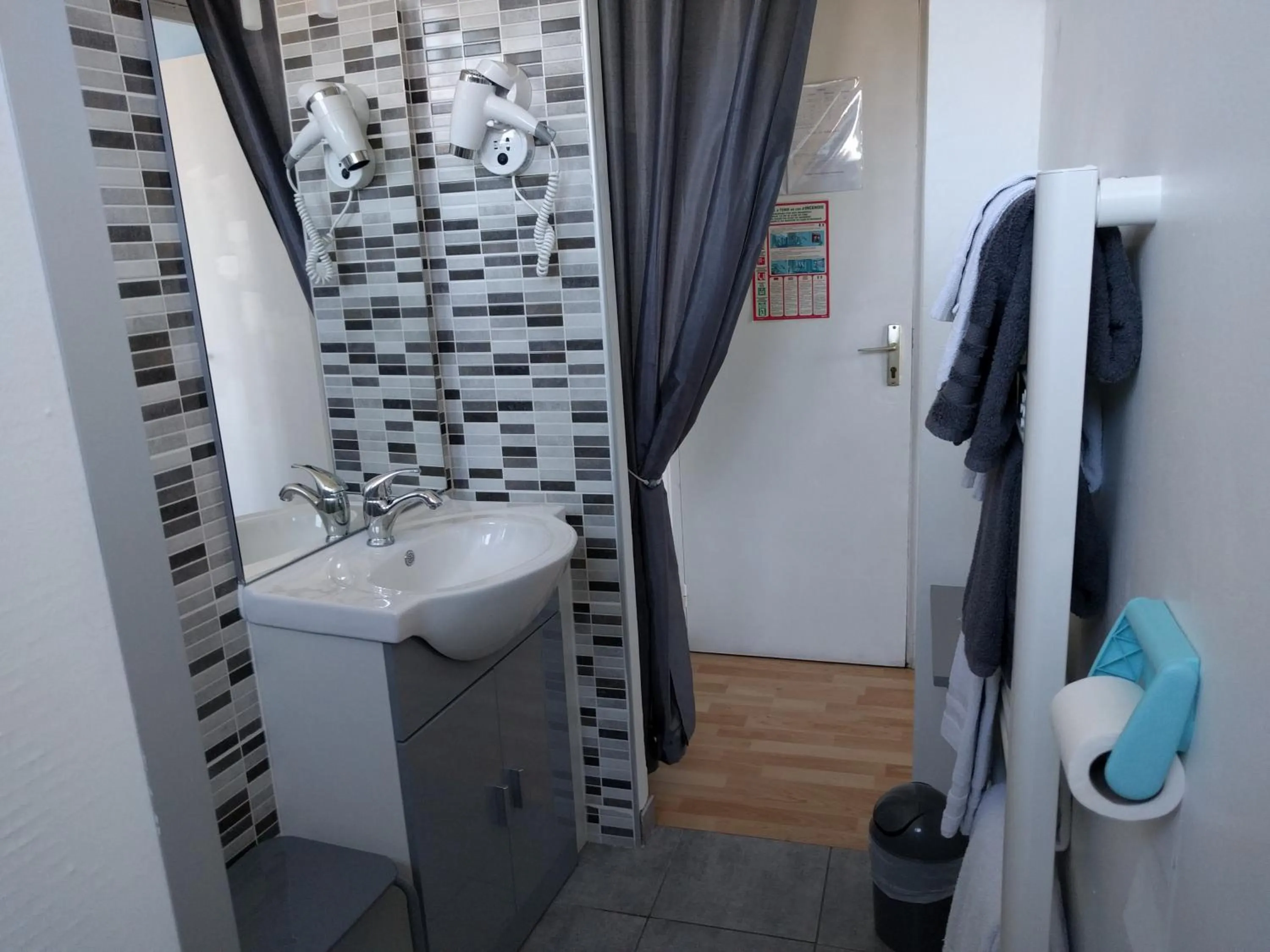 Bathroom in Hotel Araur