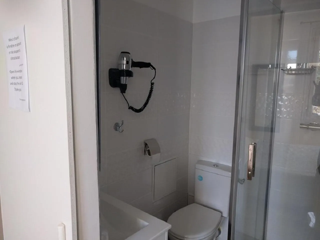 Shower in Hotel Araur