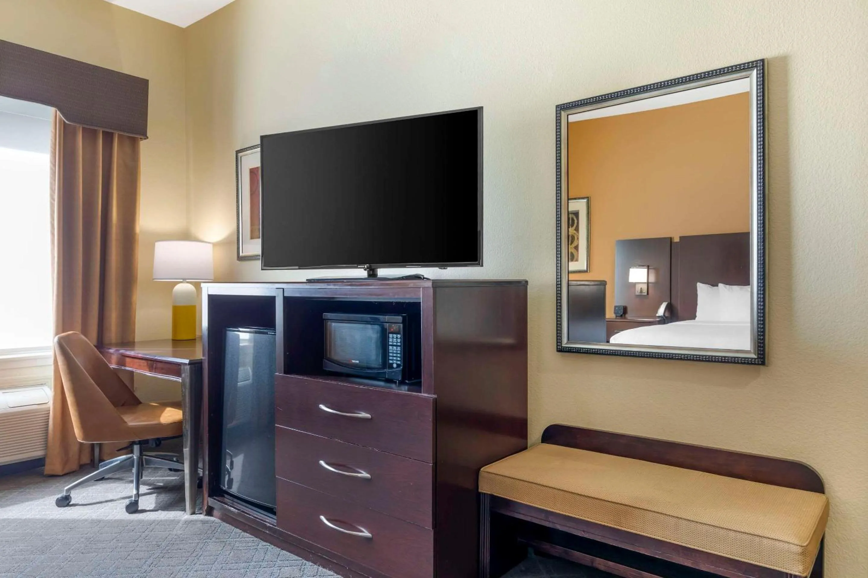 Bedroom, Bed in Comfort Inn & Suites Mexia