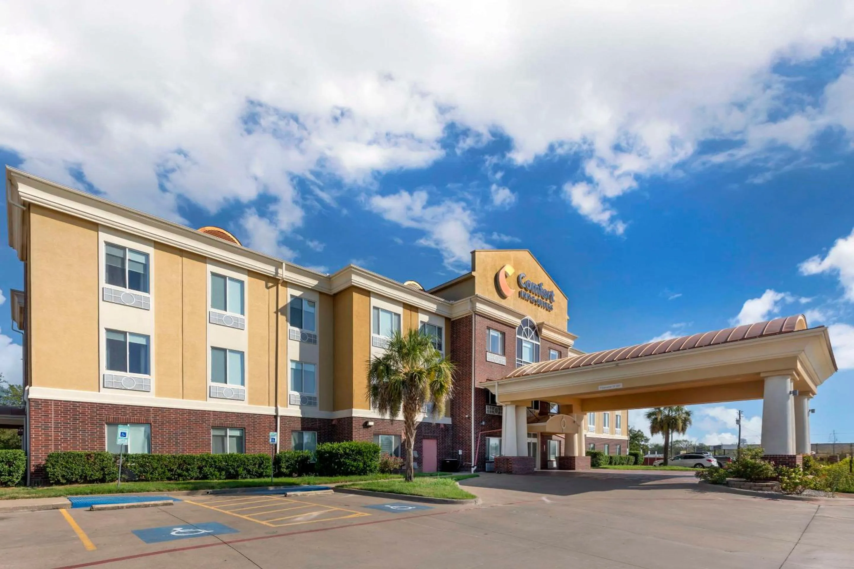 Property building in Comfort Inn & Suites Mexia