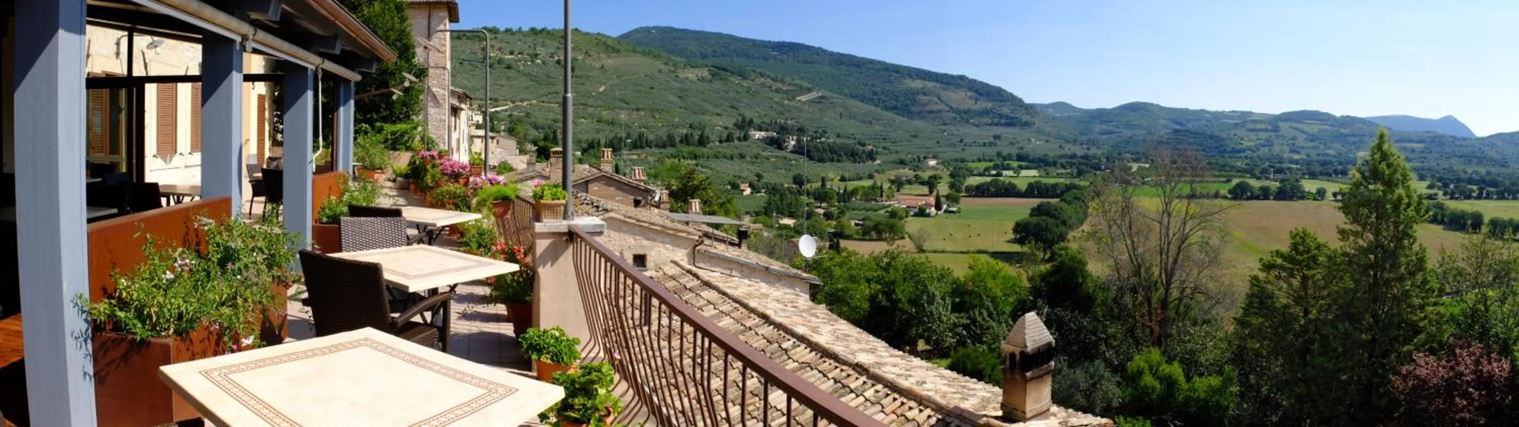 Landmark view in Albergo Il Cacciatore
