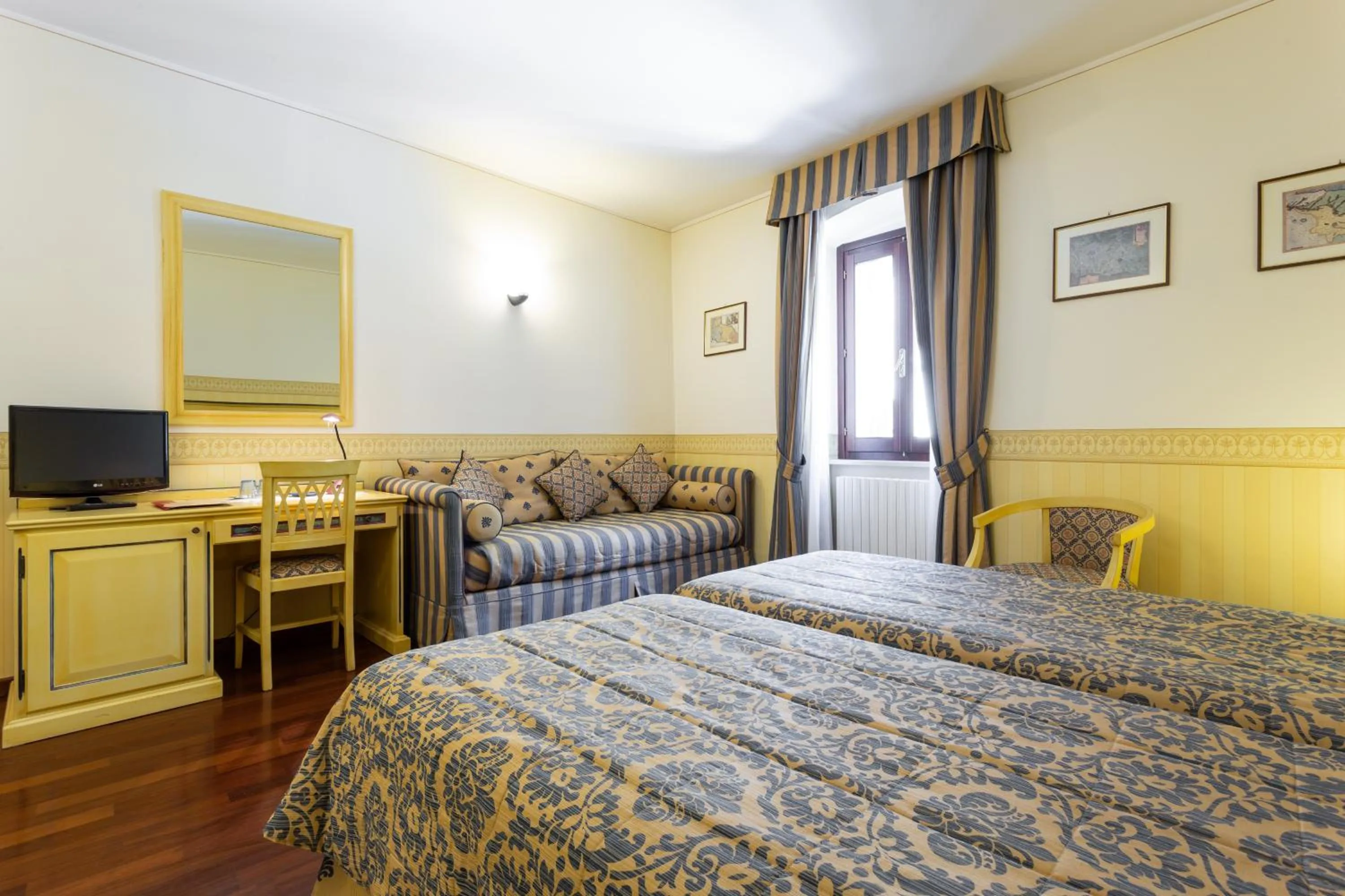 Photo of the whole room, Bed in Albergo Il Cacciatore