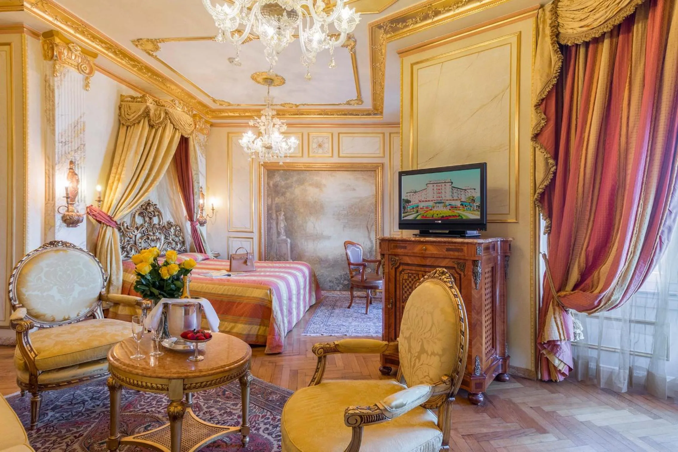 Bed in Hotel Regina Palace