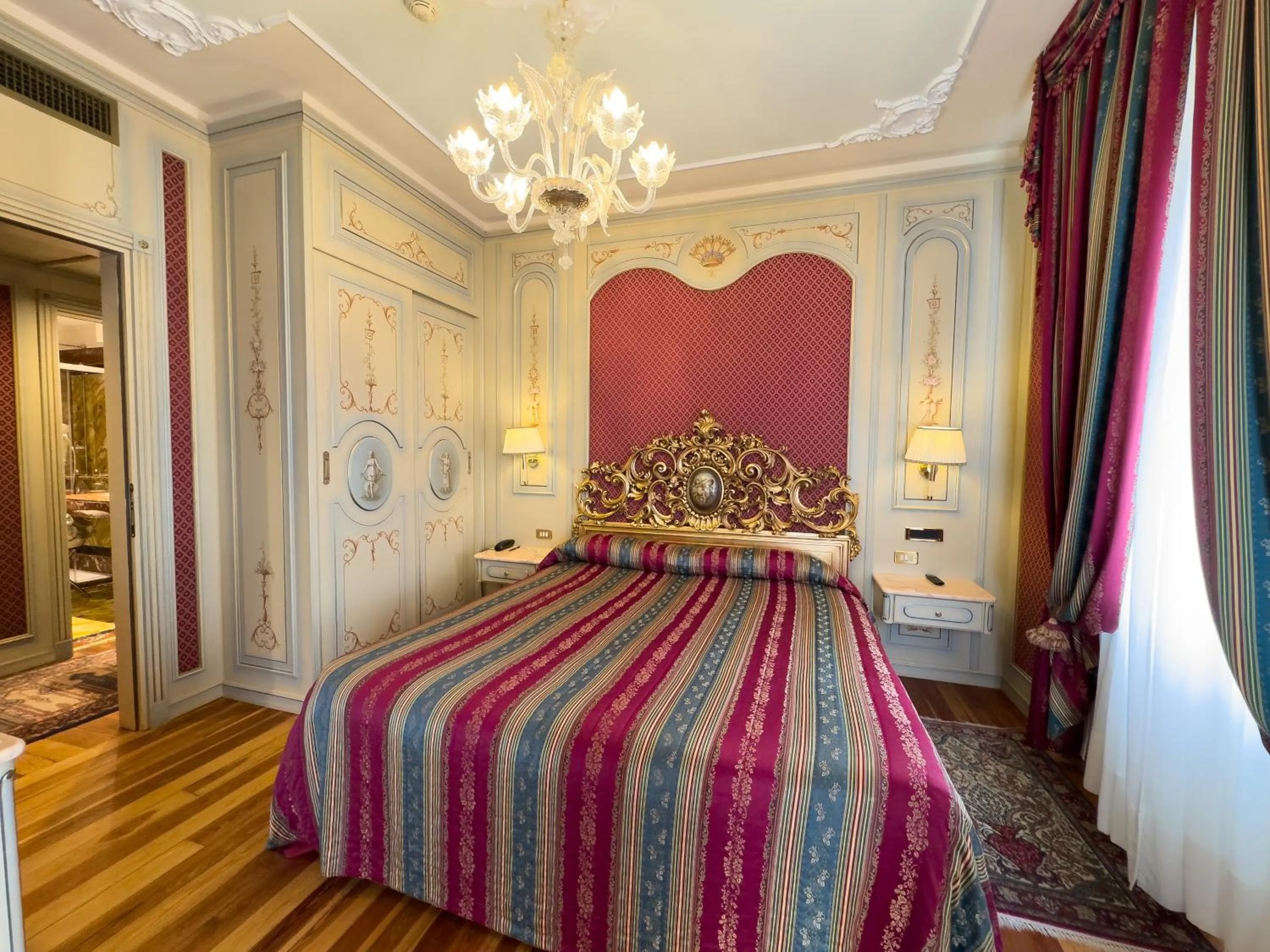 Bed in Hotel Regina Palace