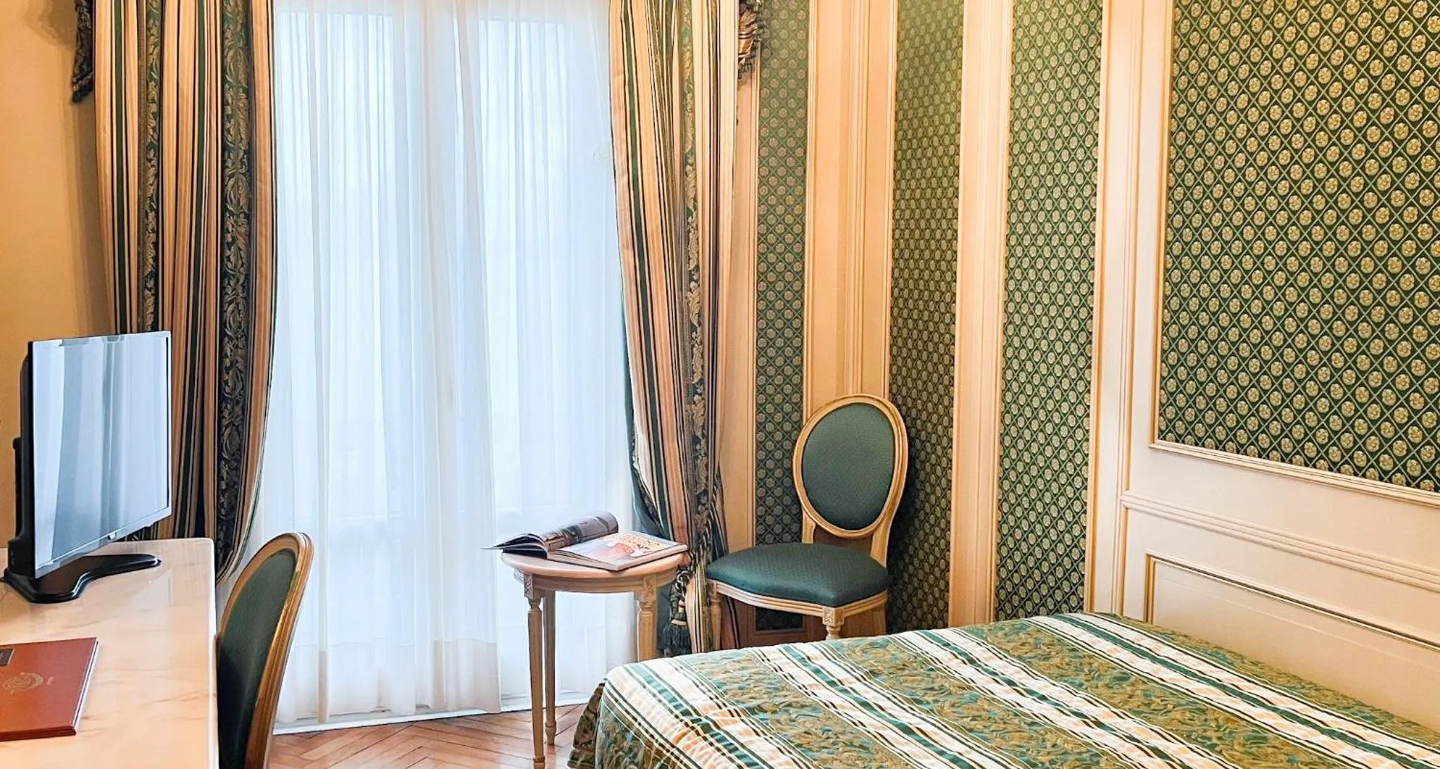 Bed in Hotel Regina Palace