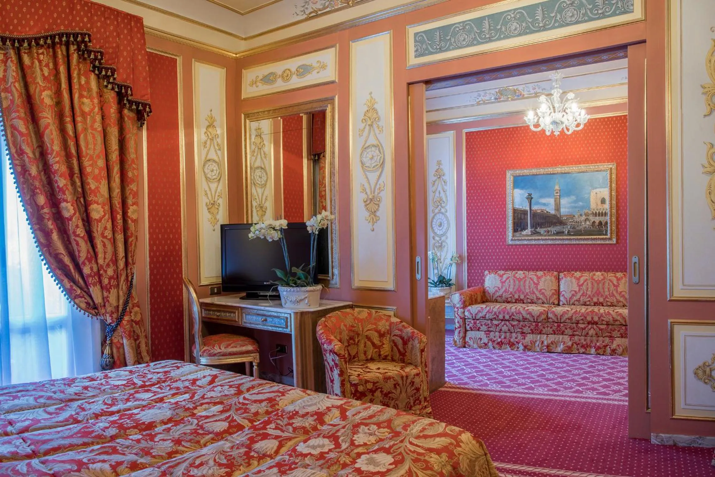 Bed in Hotel Regina Palace