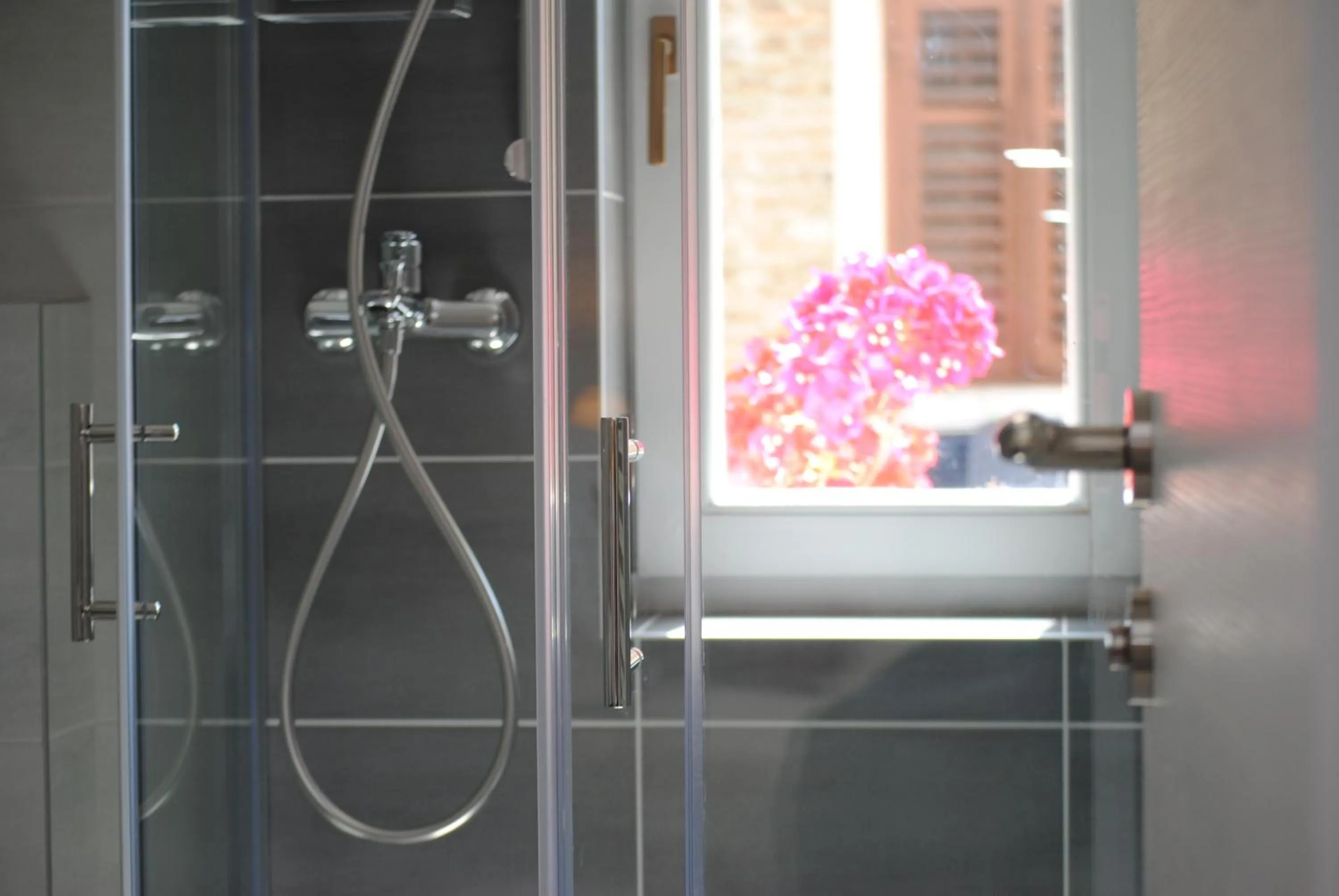 Shower in Lanterna Rooms