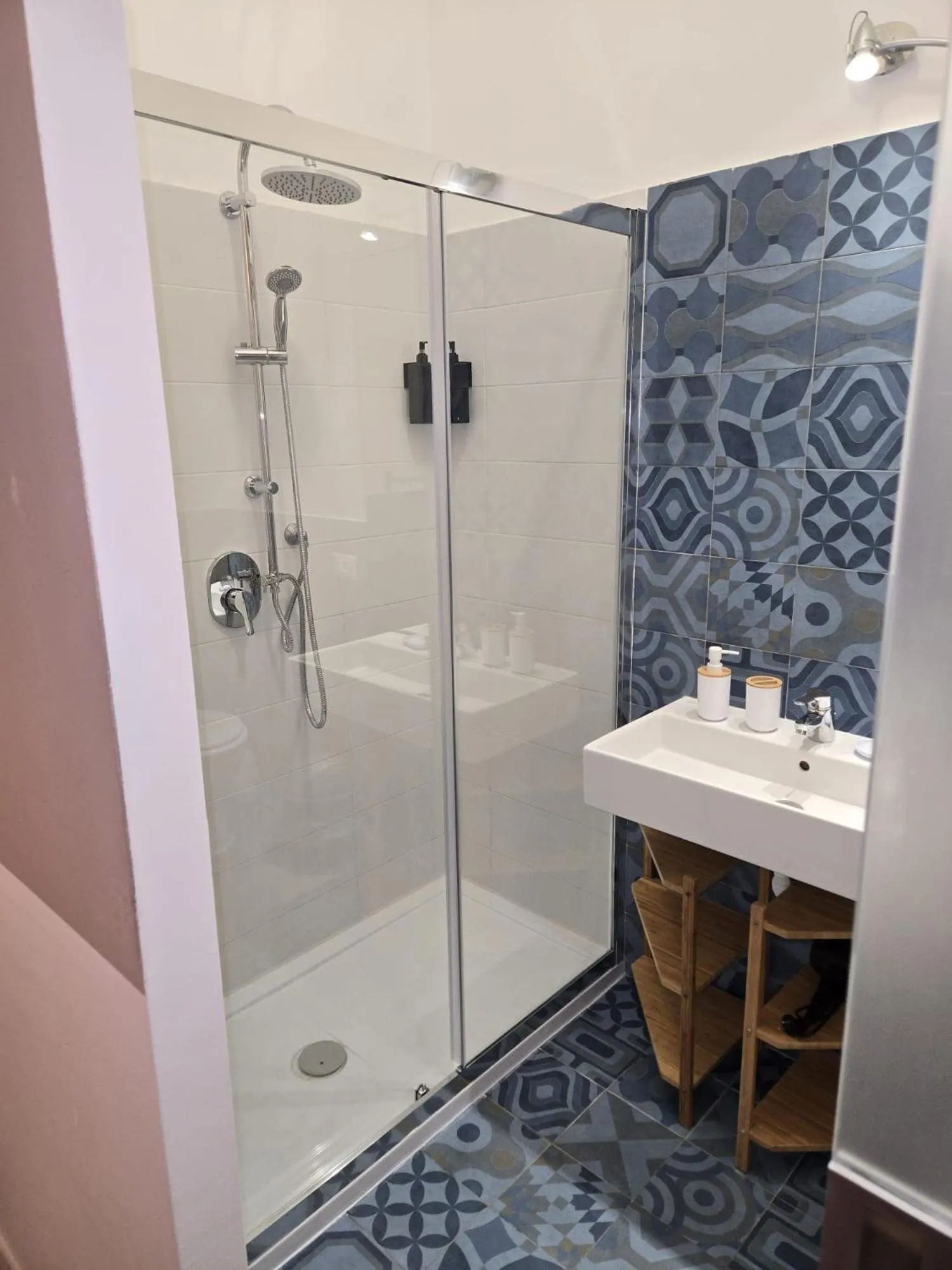 Shower in Il Faro Trapani b&b Rooms & apartments