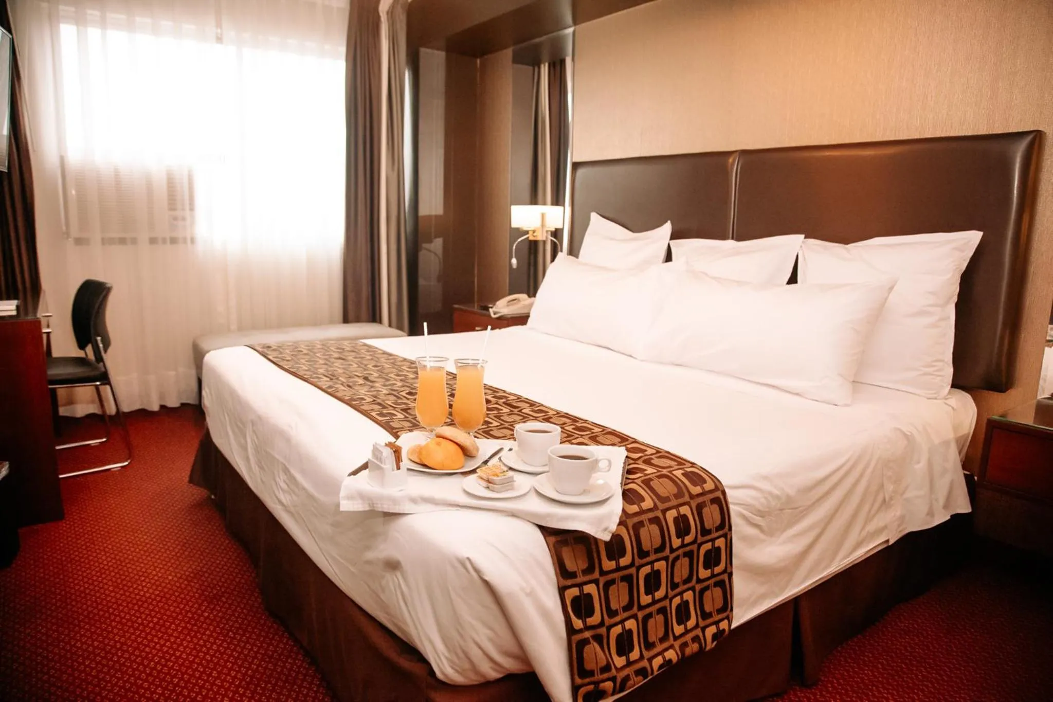 Living room, Bed in Hotel Carrera