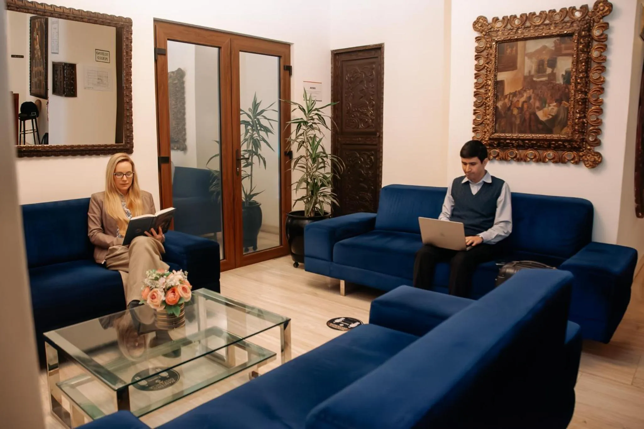 Seating area in Hotel Carrera