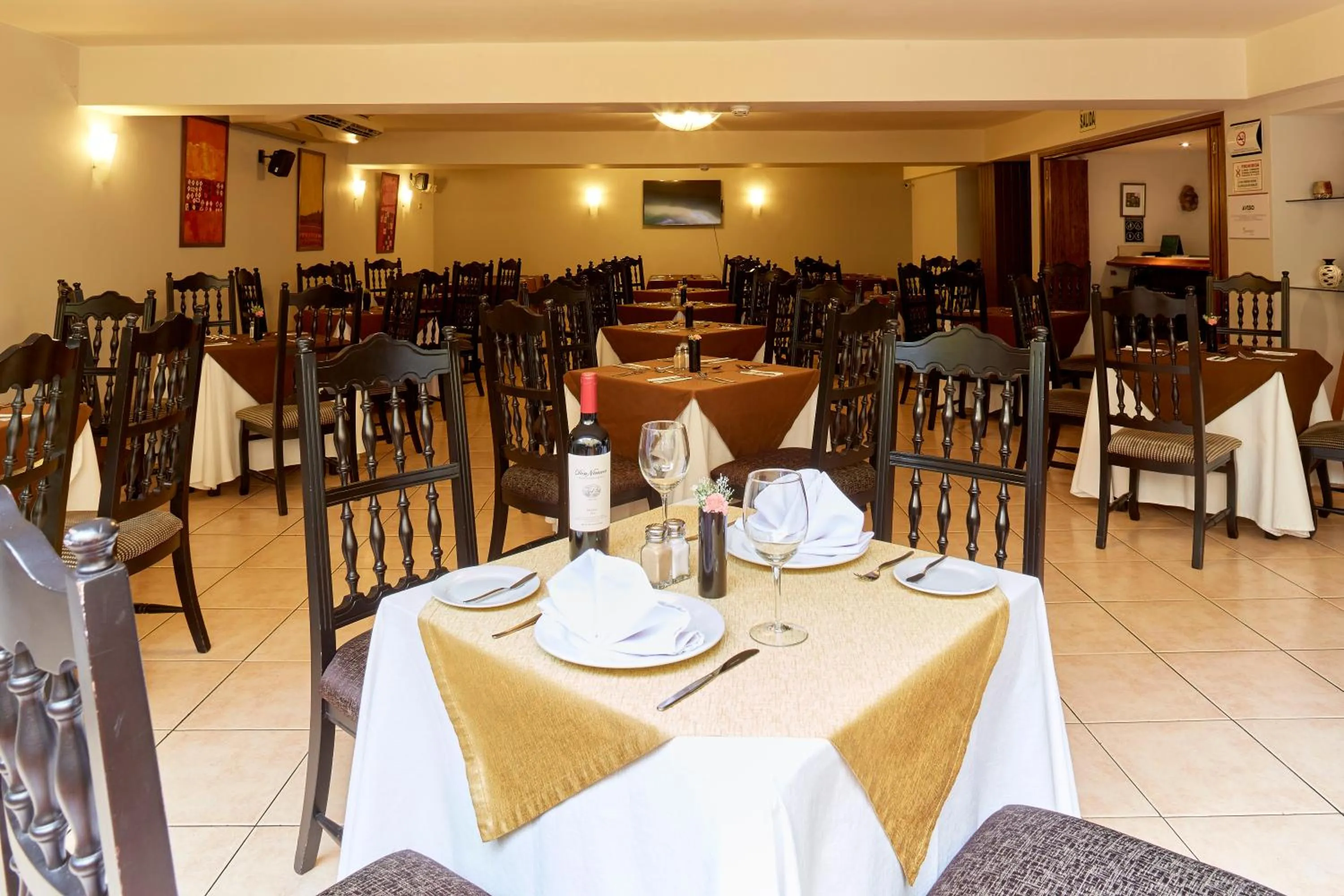 Restaurant/places to eat in Hotel Carrera