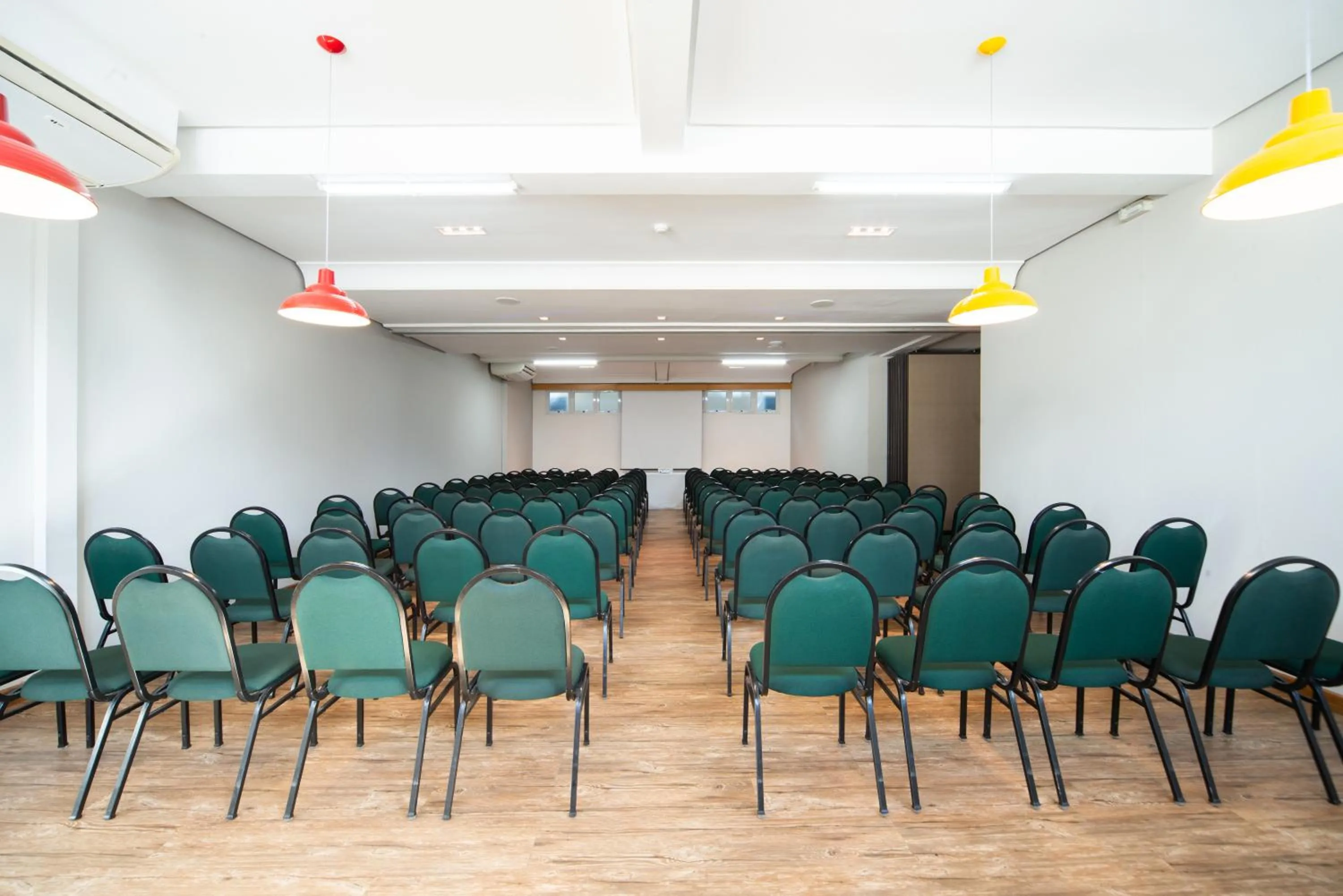 Meeting/conference room in Hotel Laghetto Siena Gramado