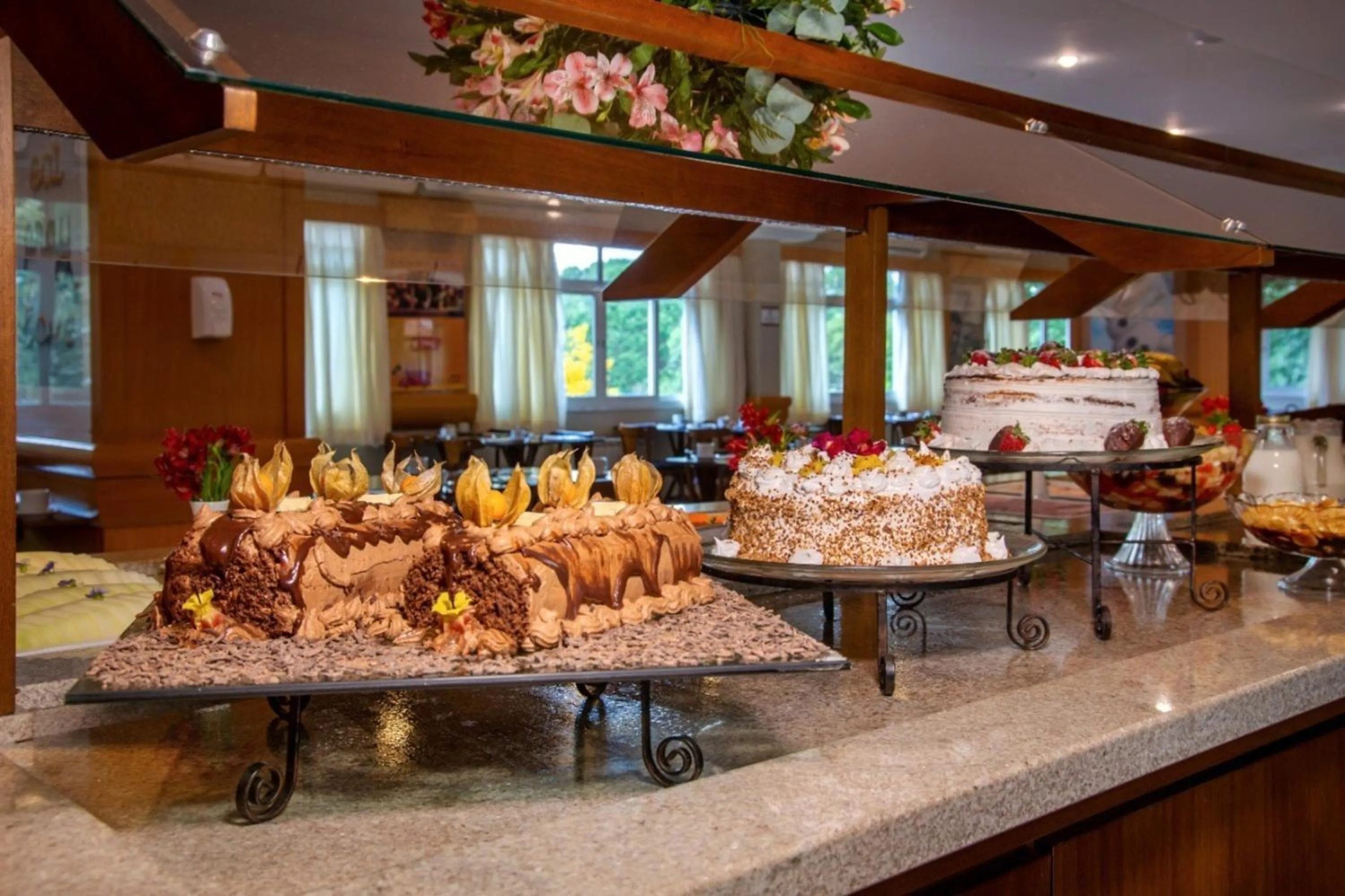 Breakfast in Hotel Laghetto Siena Gramado