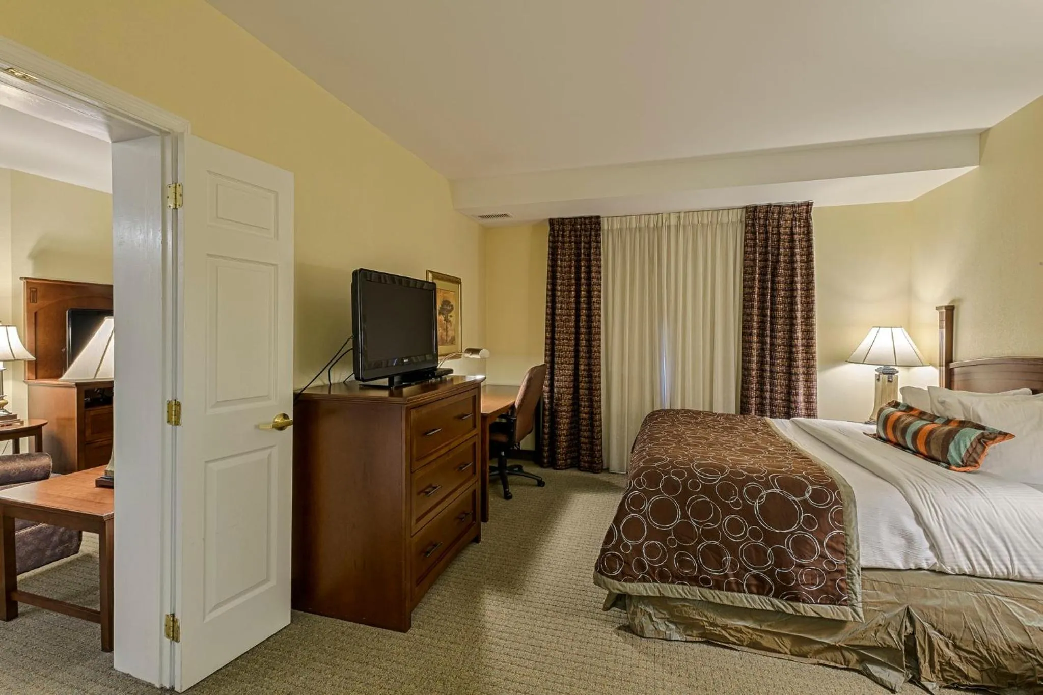 Photo of the whole room, Bed in Staybridge Suites Harrisburg-Hershey by IHG
