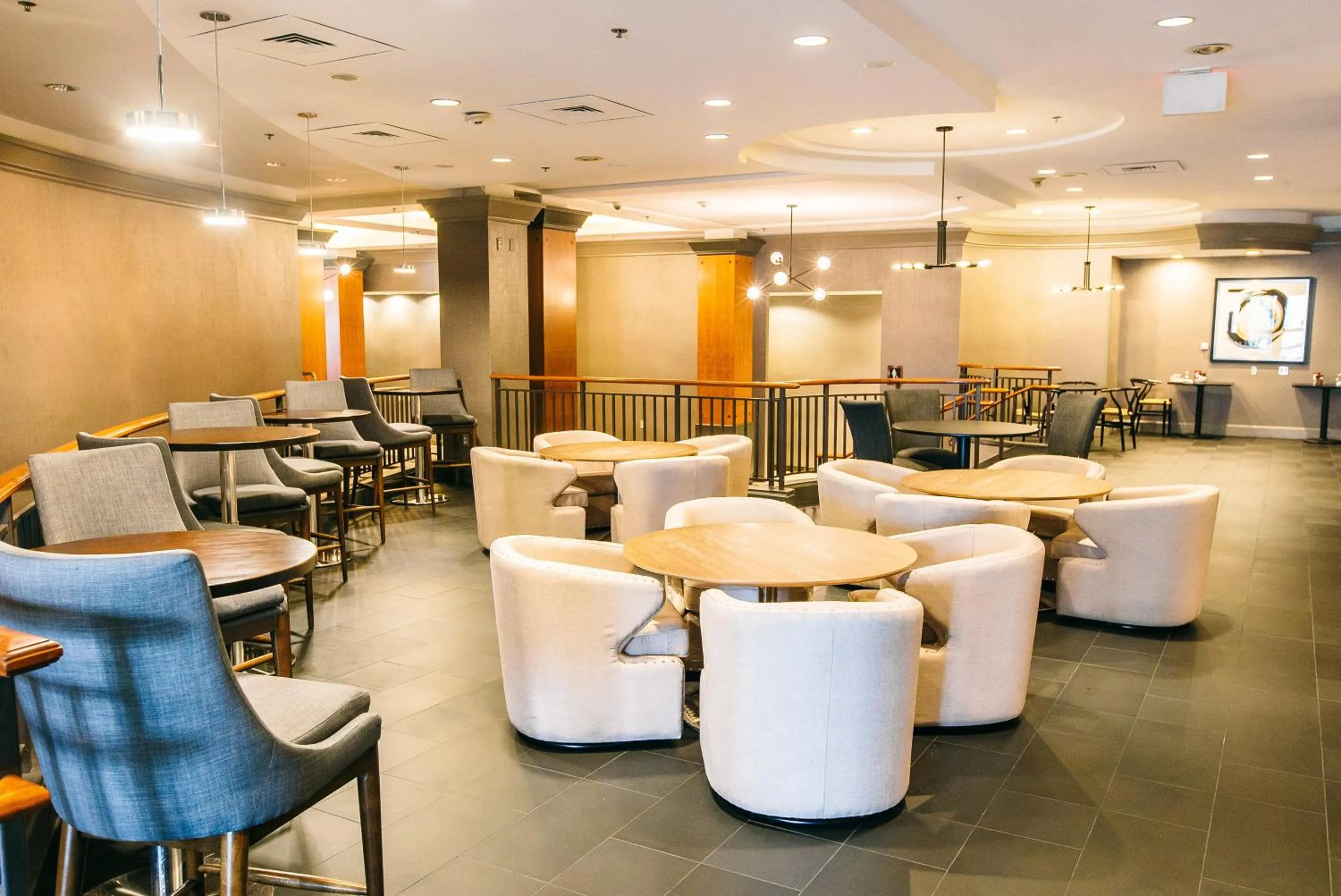 Restaurant/places to eat in Crowne Plaza Hotel Harrisburg-Hershey by IHG