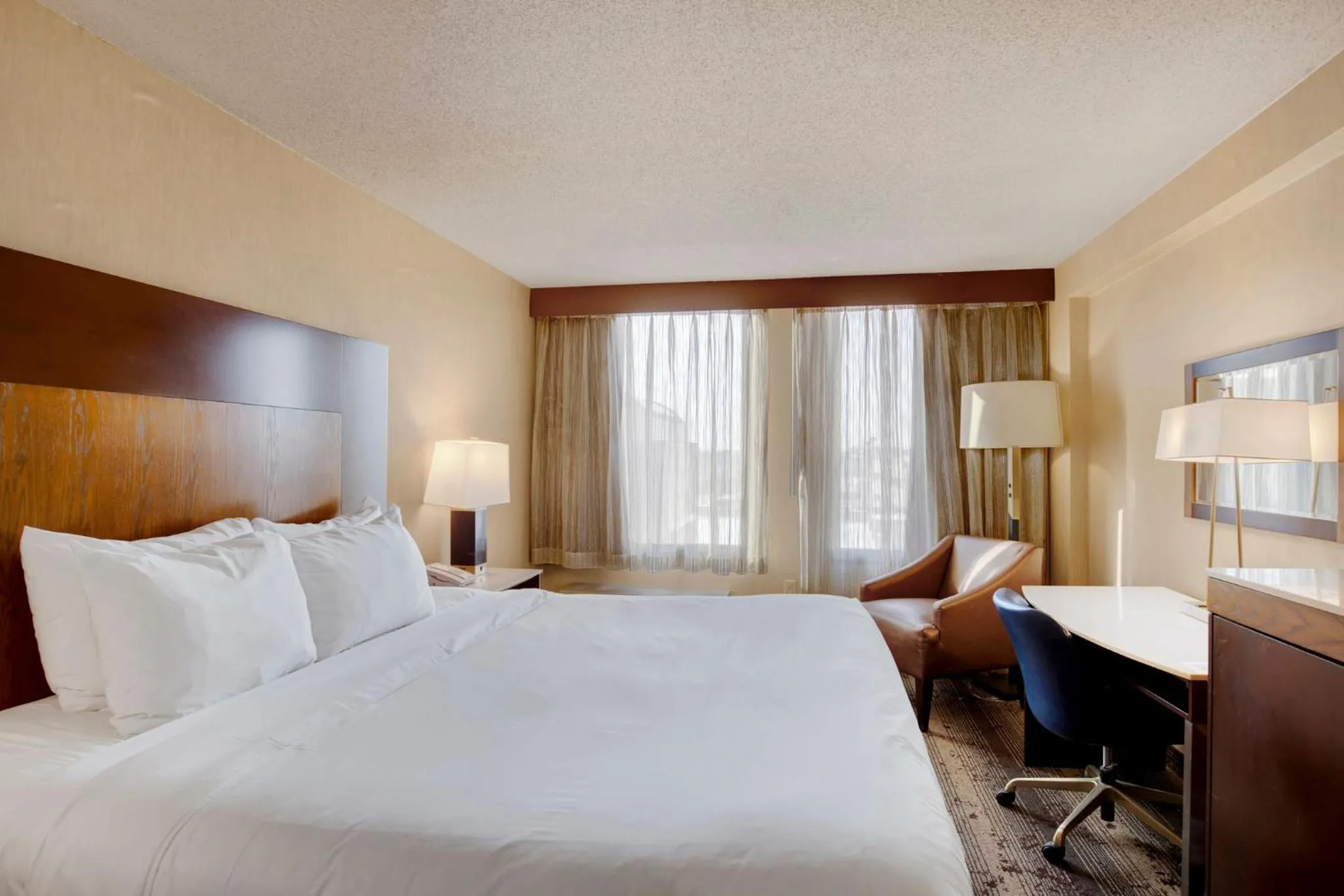 Photo of the whole room, Bed in Crowne Plaza Hotel Harrisburg-Hershey by IHG