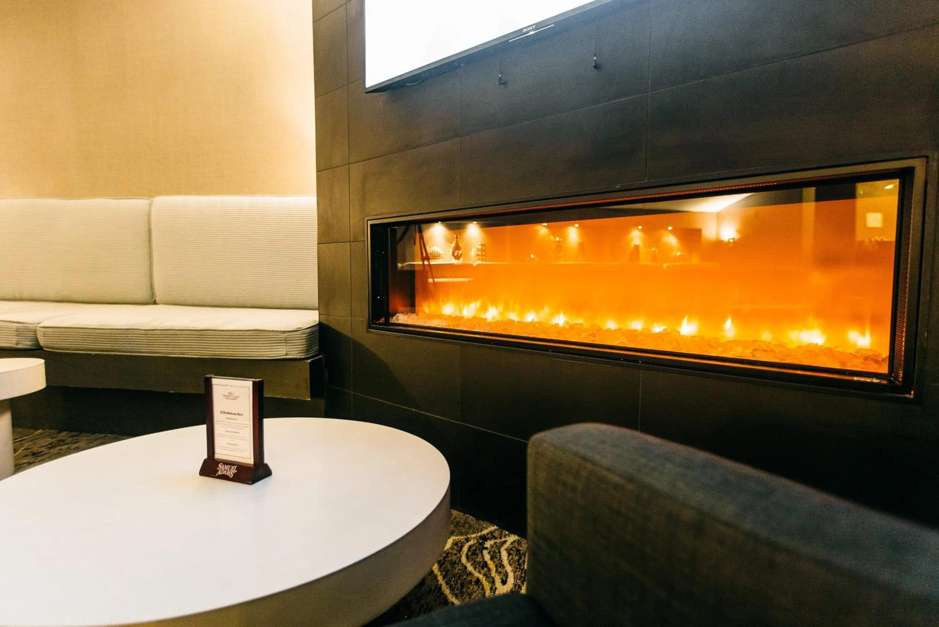 Restaurant/places to eat in Crowne Plaza Hotel Harrisburg-Hershey by IHG