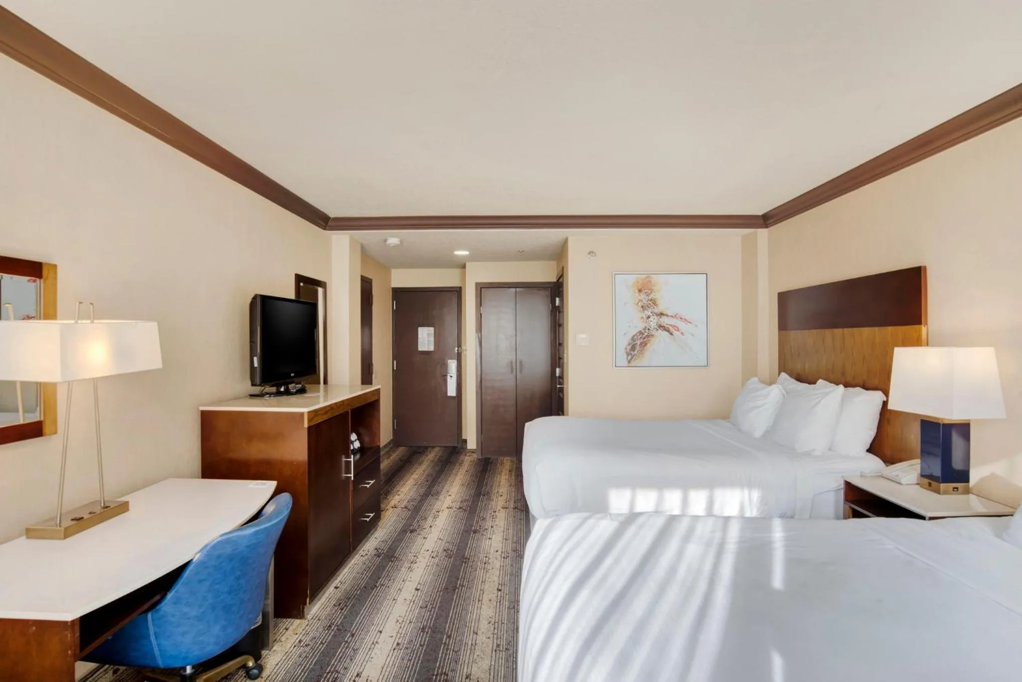Photo of the whole room, Bed in Crowne Plaza Hotel Harrisburg-Hershey by IHG
