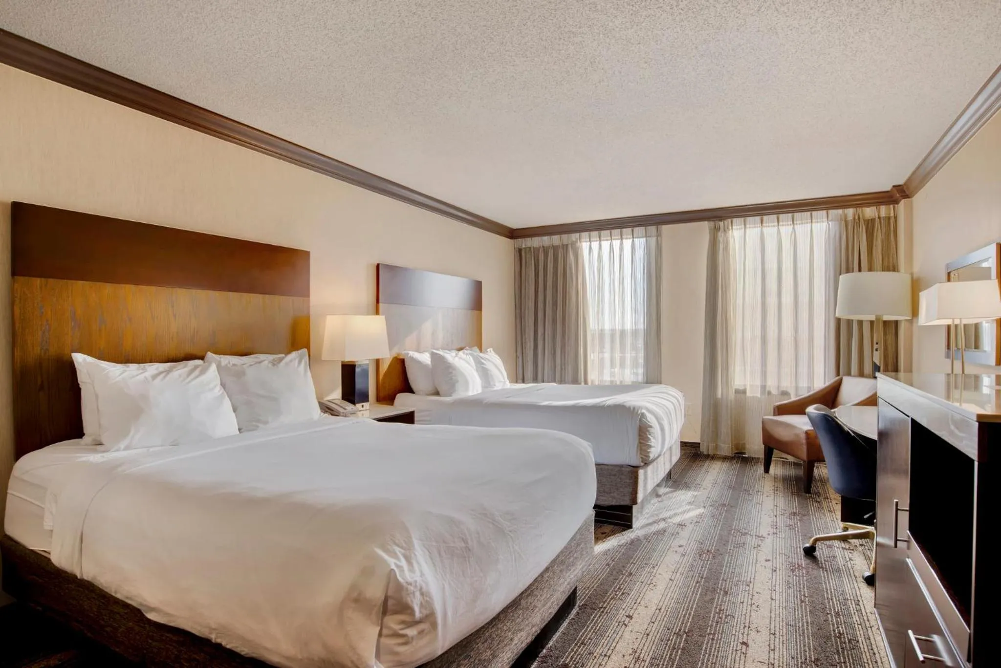 Photo of the whole room, Bed in Crowne Plaza Hotel Harrisburg-Hershey by IHG