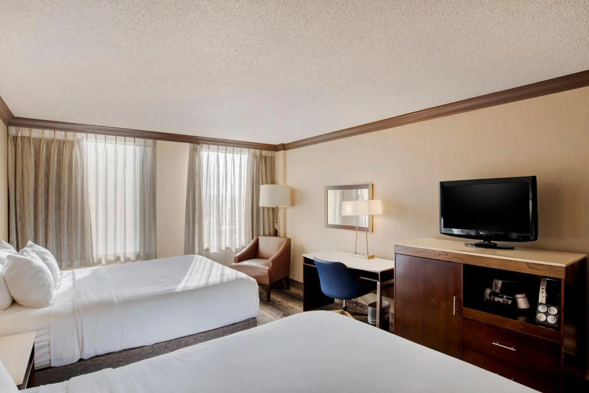 Photo of the whole room, Bed in Crowne Plaza Hotel Harrisburg-Hershey by IHG