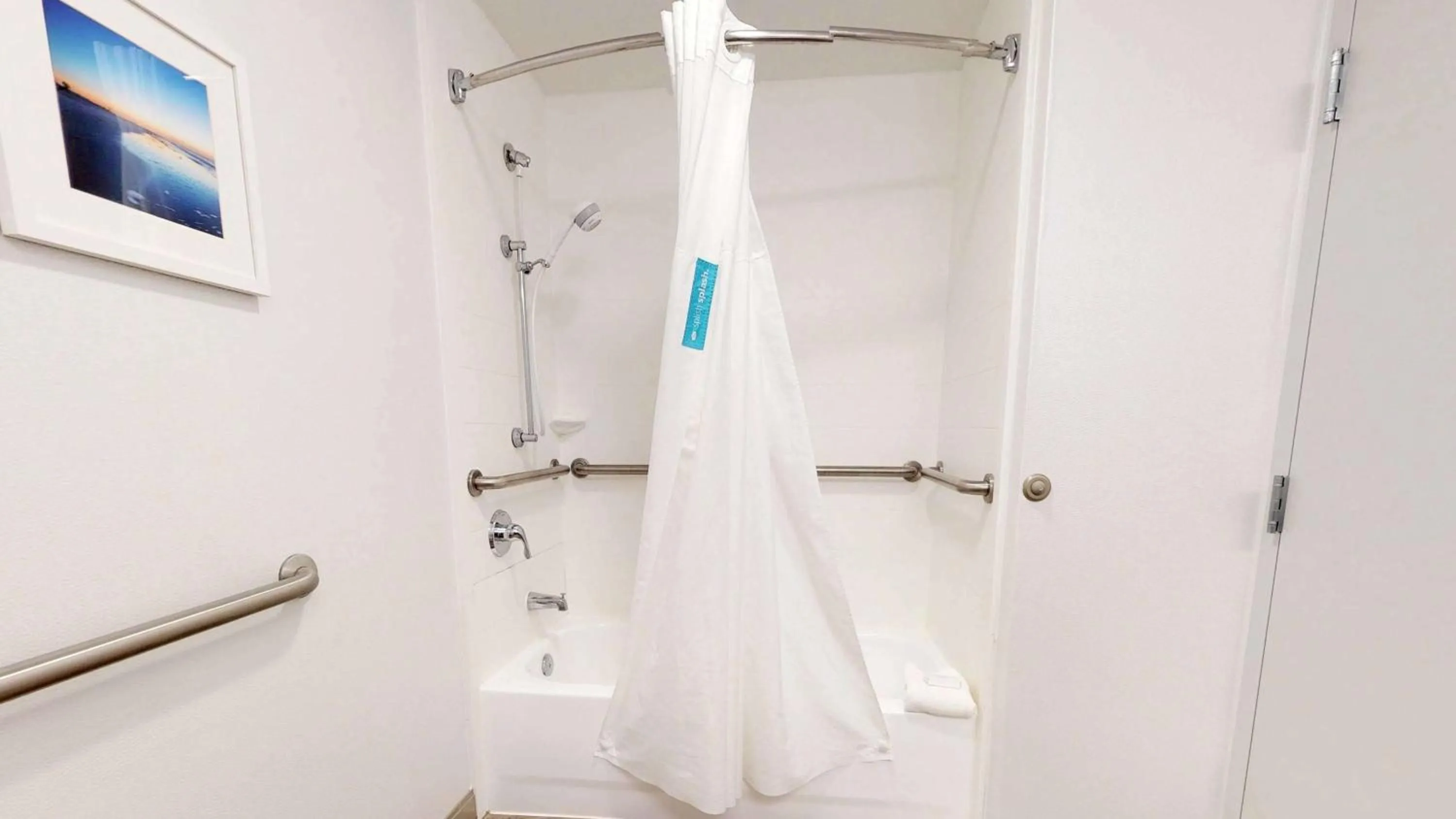 Bathroom in Hampton Inn St. Simons Island