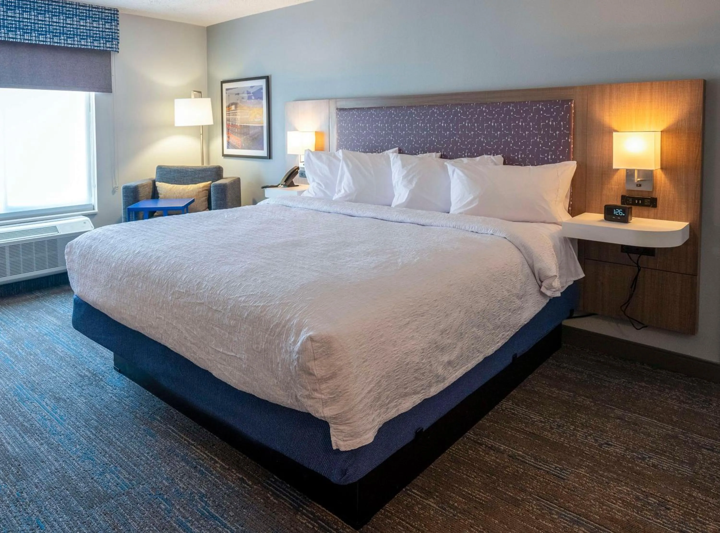 Bed in Hampton Inn Norton, Va