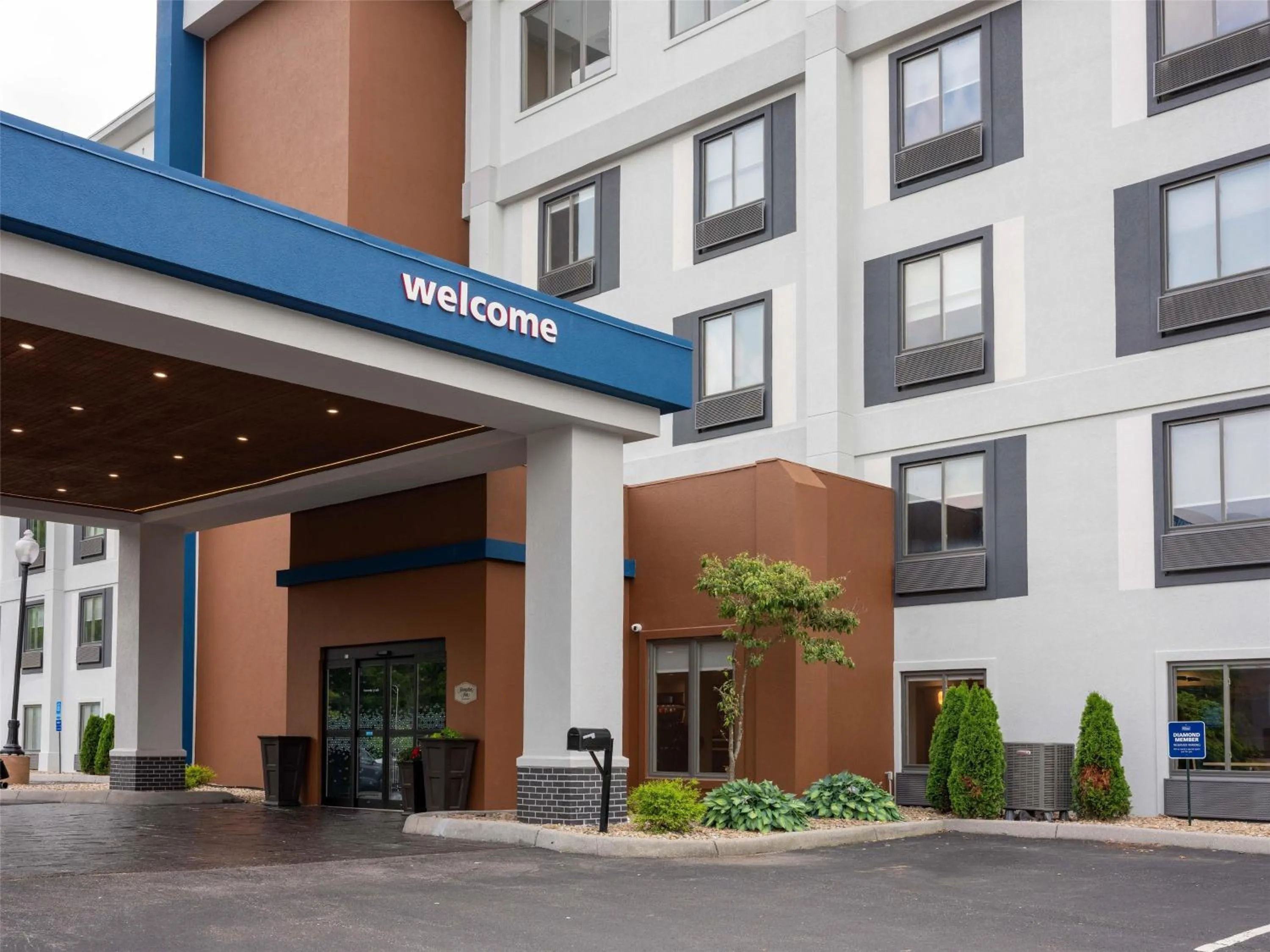 Property building in Hampton Inn Norton, Va