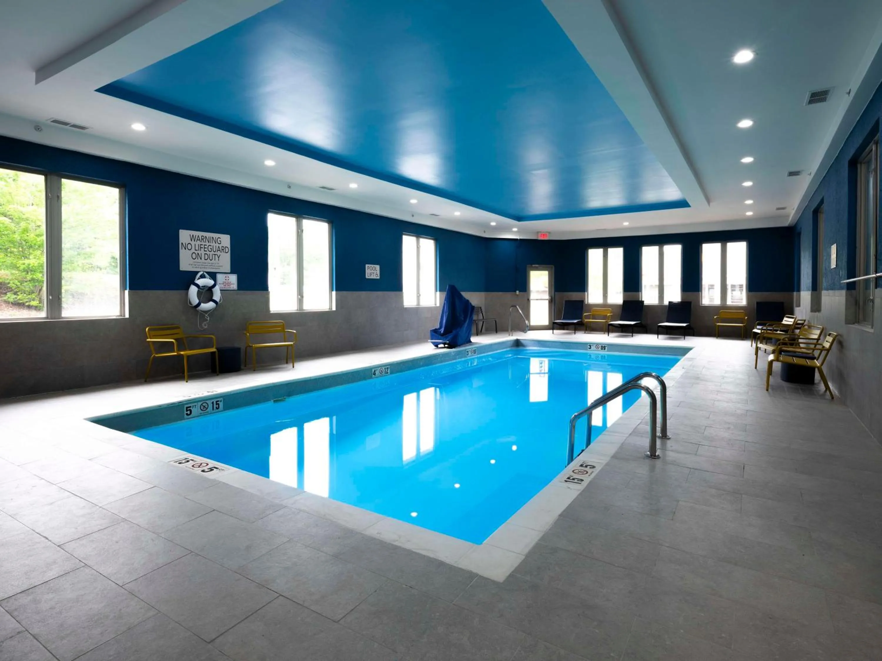 Pool view in Hampton Inn Norton, Va