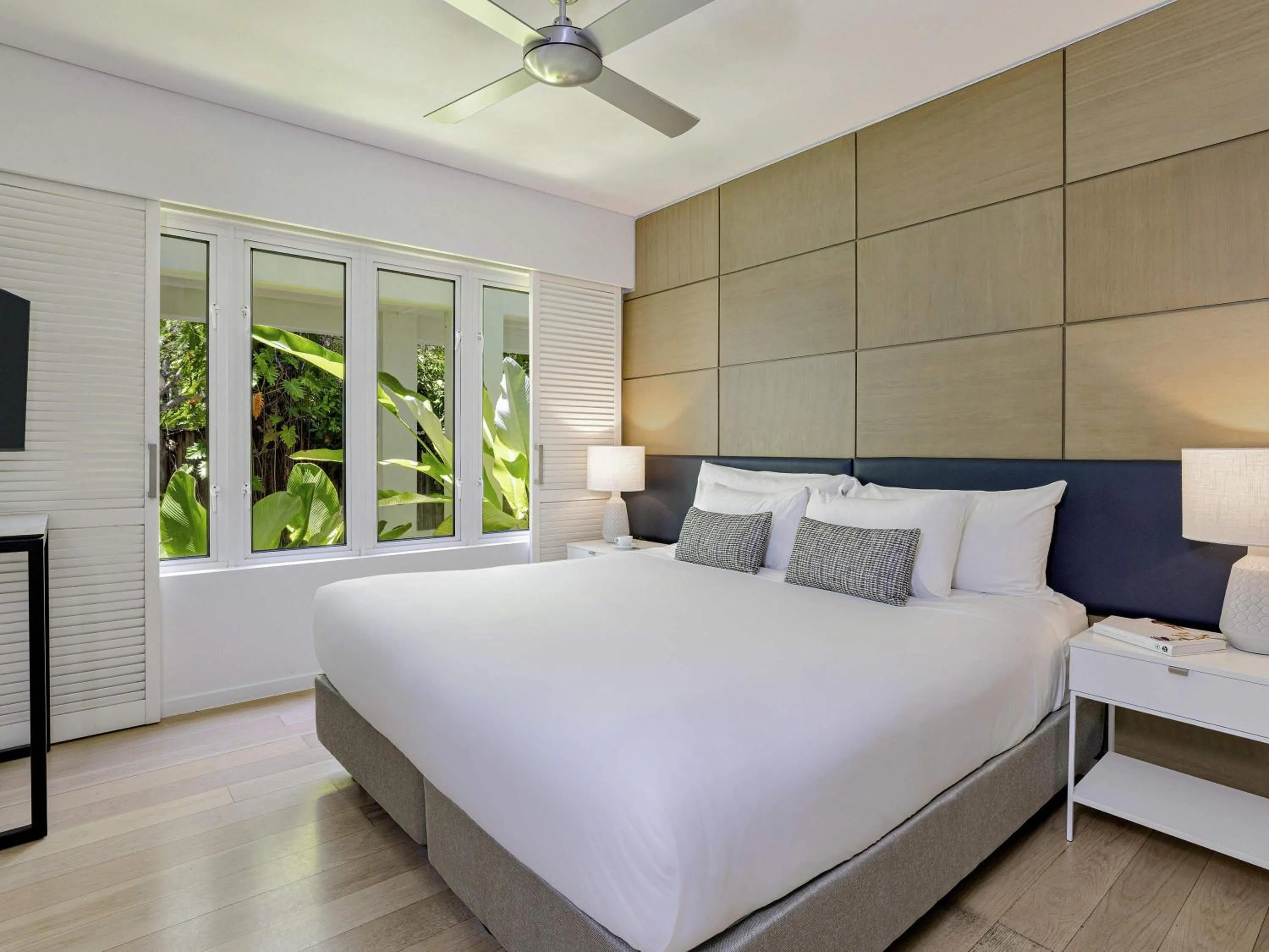 Bedroom, Bed in Peppers Beach Club