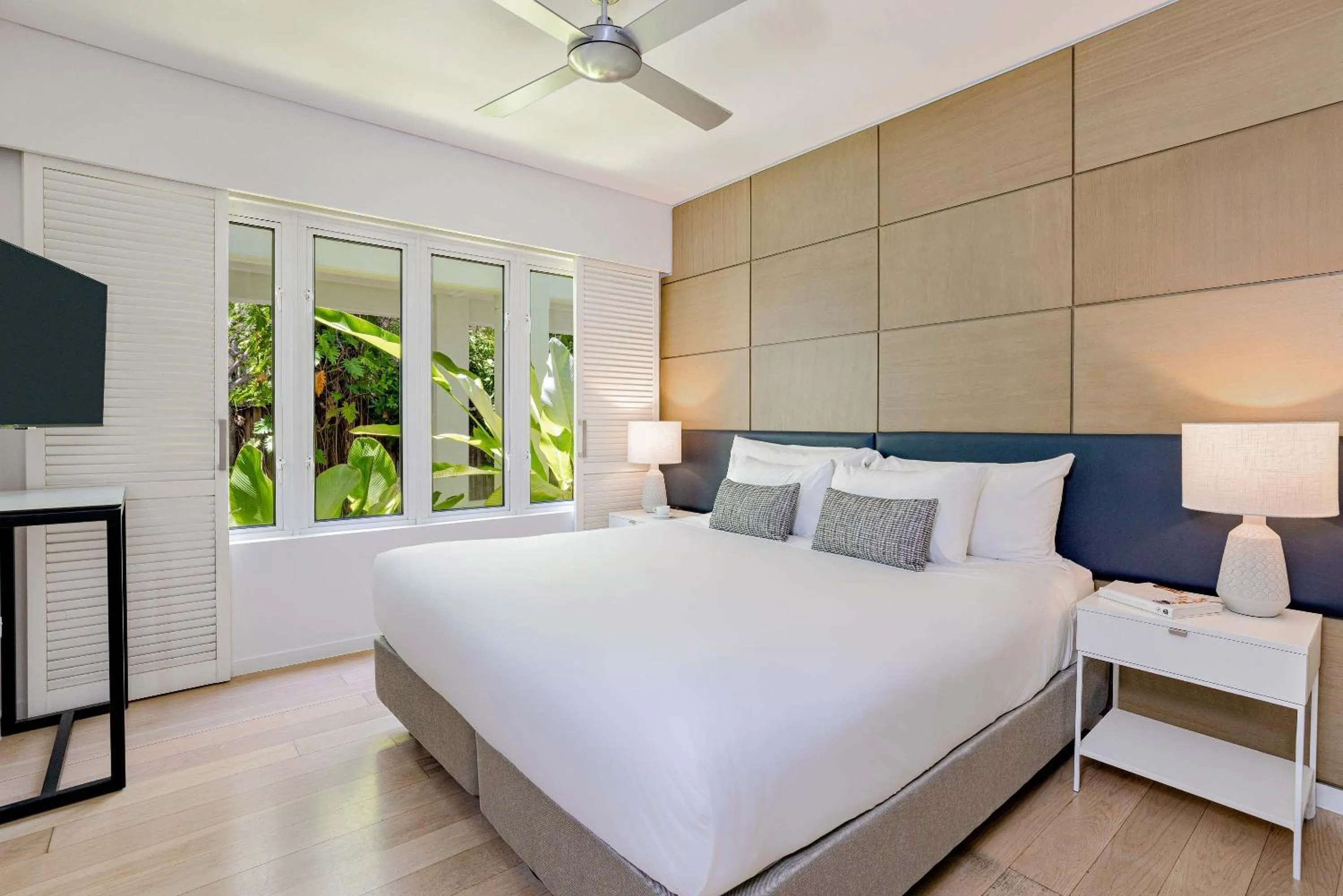 Bedroom, Bed in Peppers Beach Club