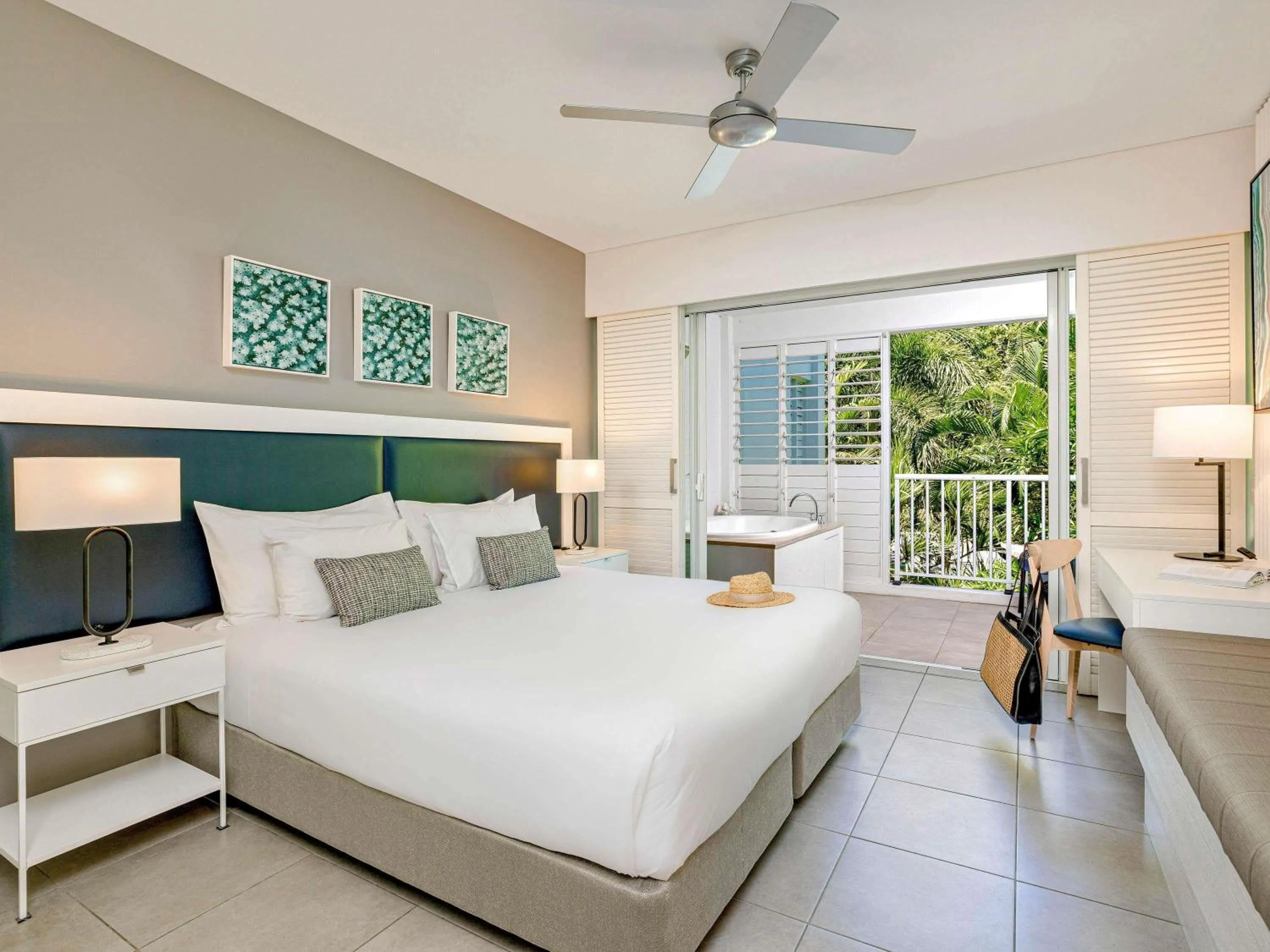 Bedroom, Bed in Peppers Beach Club