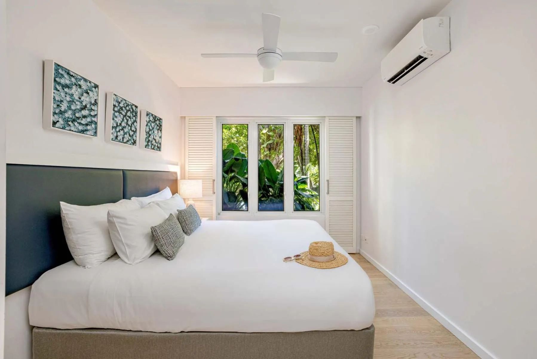 Bedroom, Bed in Peppers Beach Club