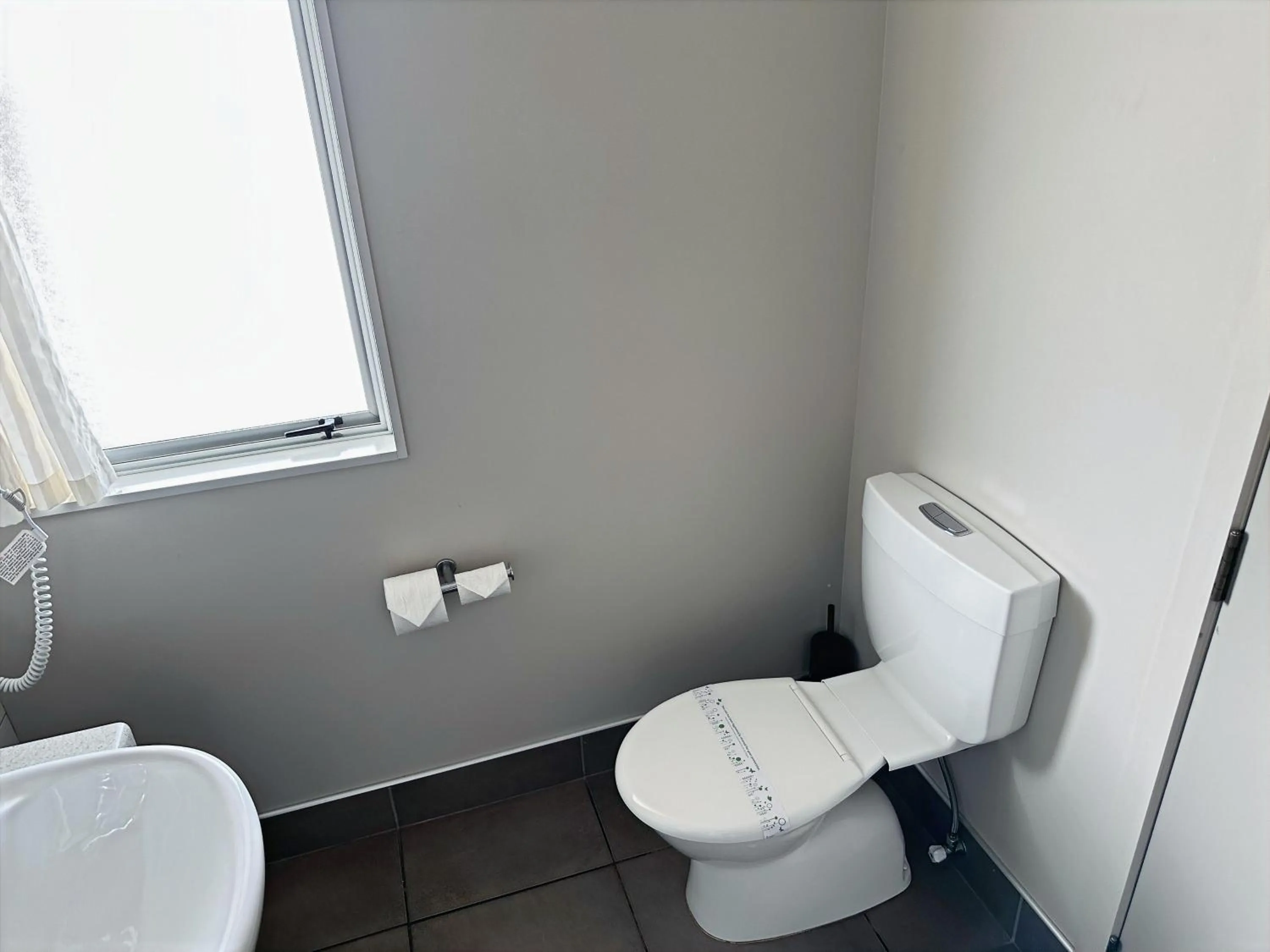 Toilet in Arena Lodge