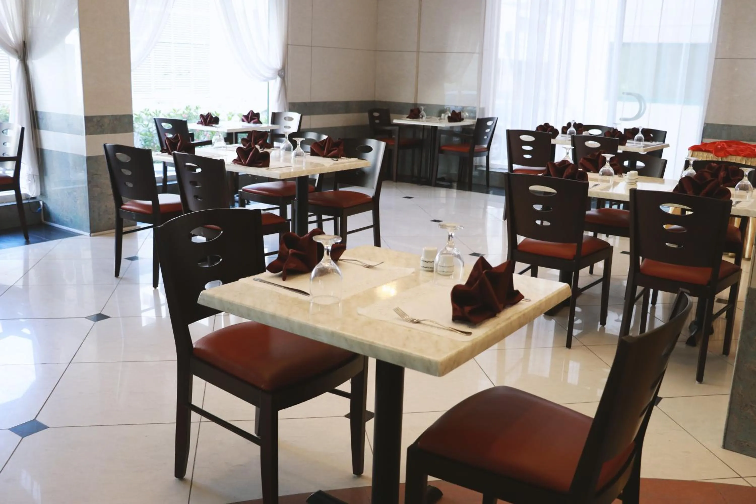 Restaurant/places to eat in Spark Residence Hotel