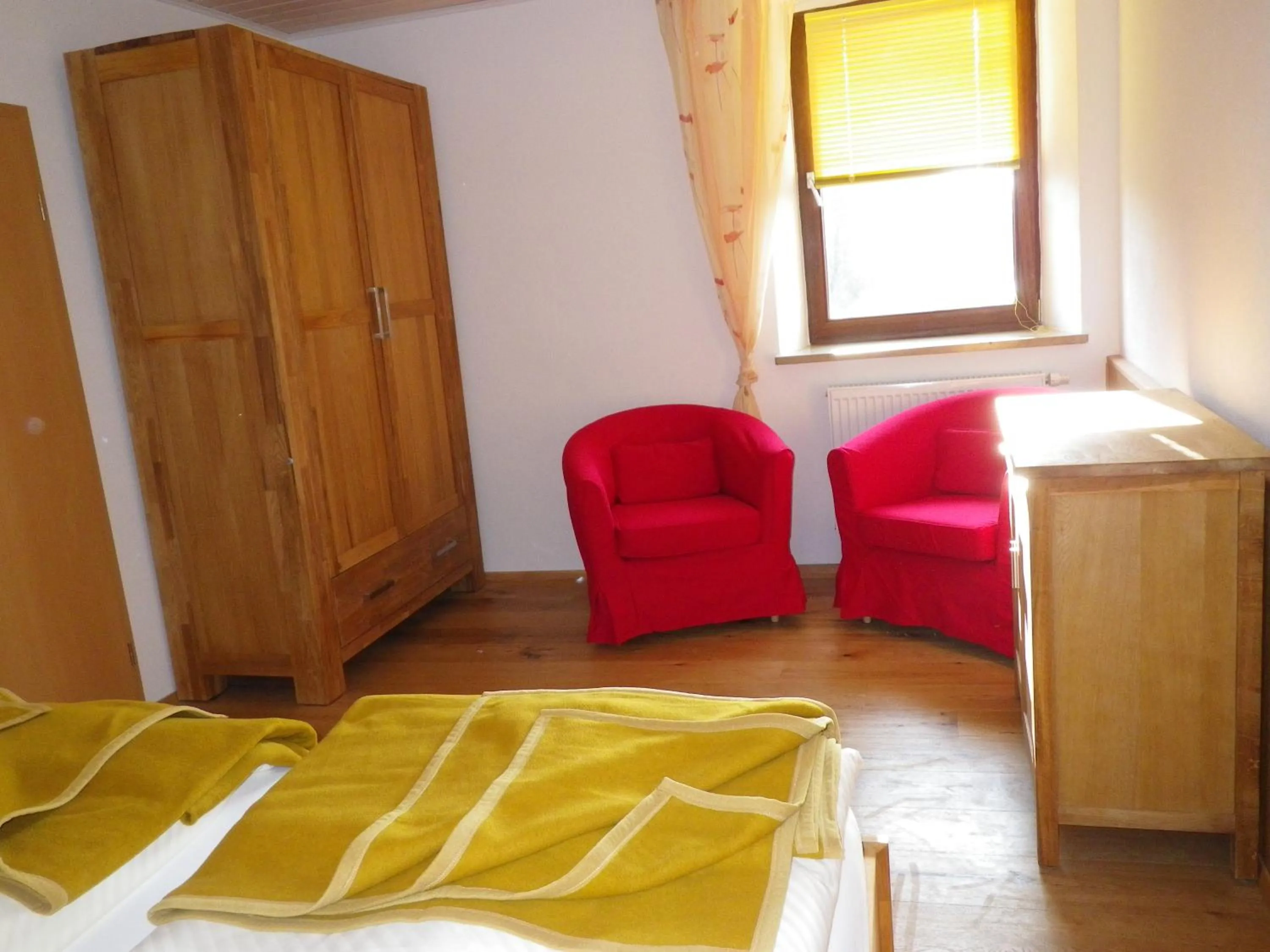 Photo of the whole room in Landhotel Garni Knittelsheimer Mühle