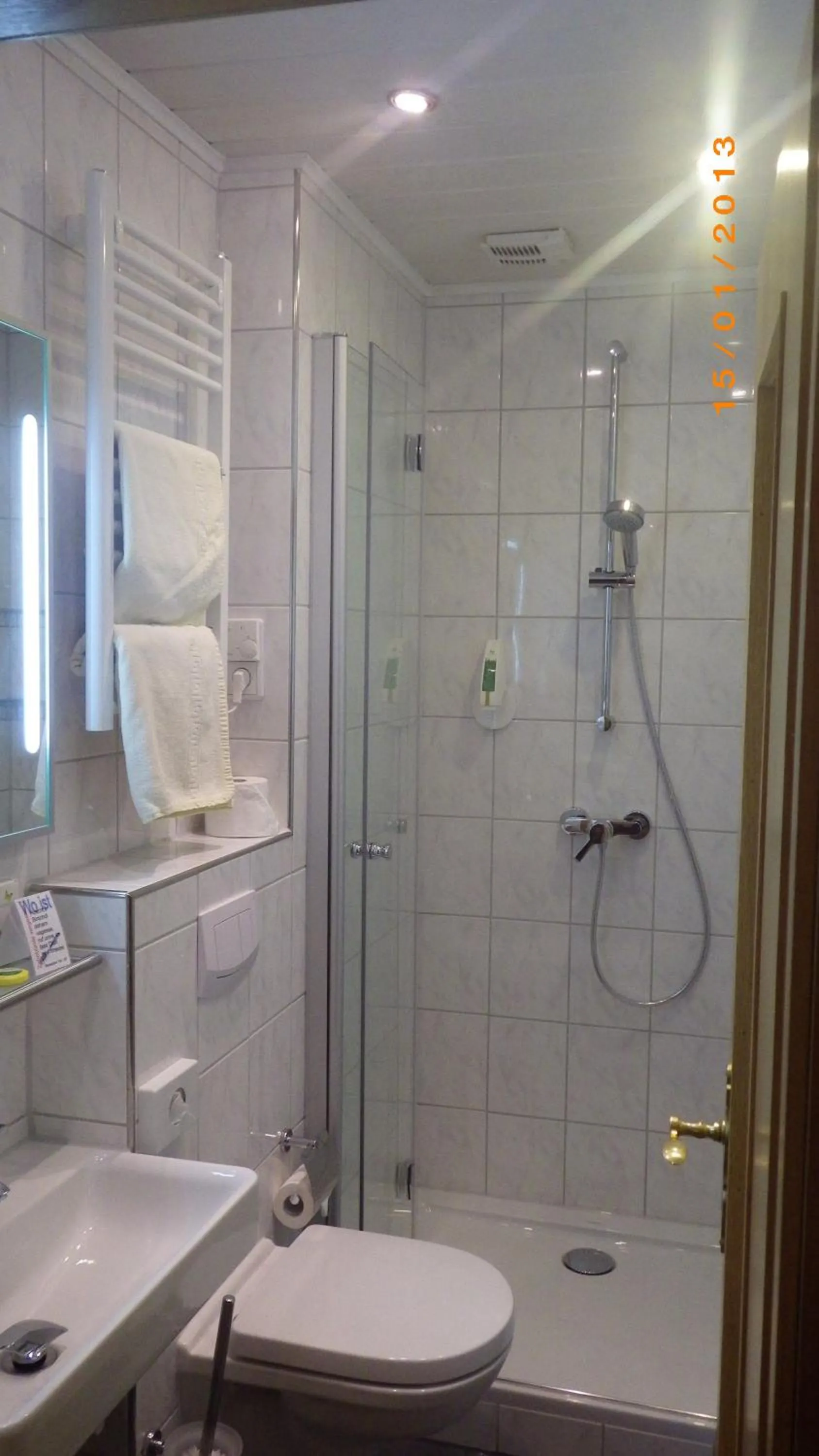 Shower in Landhotel Garni Knittelsheimer Mühle