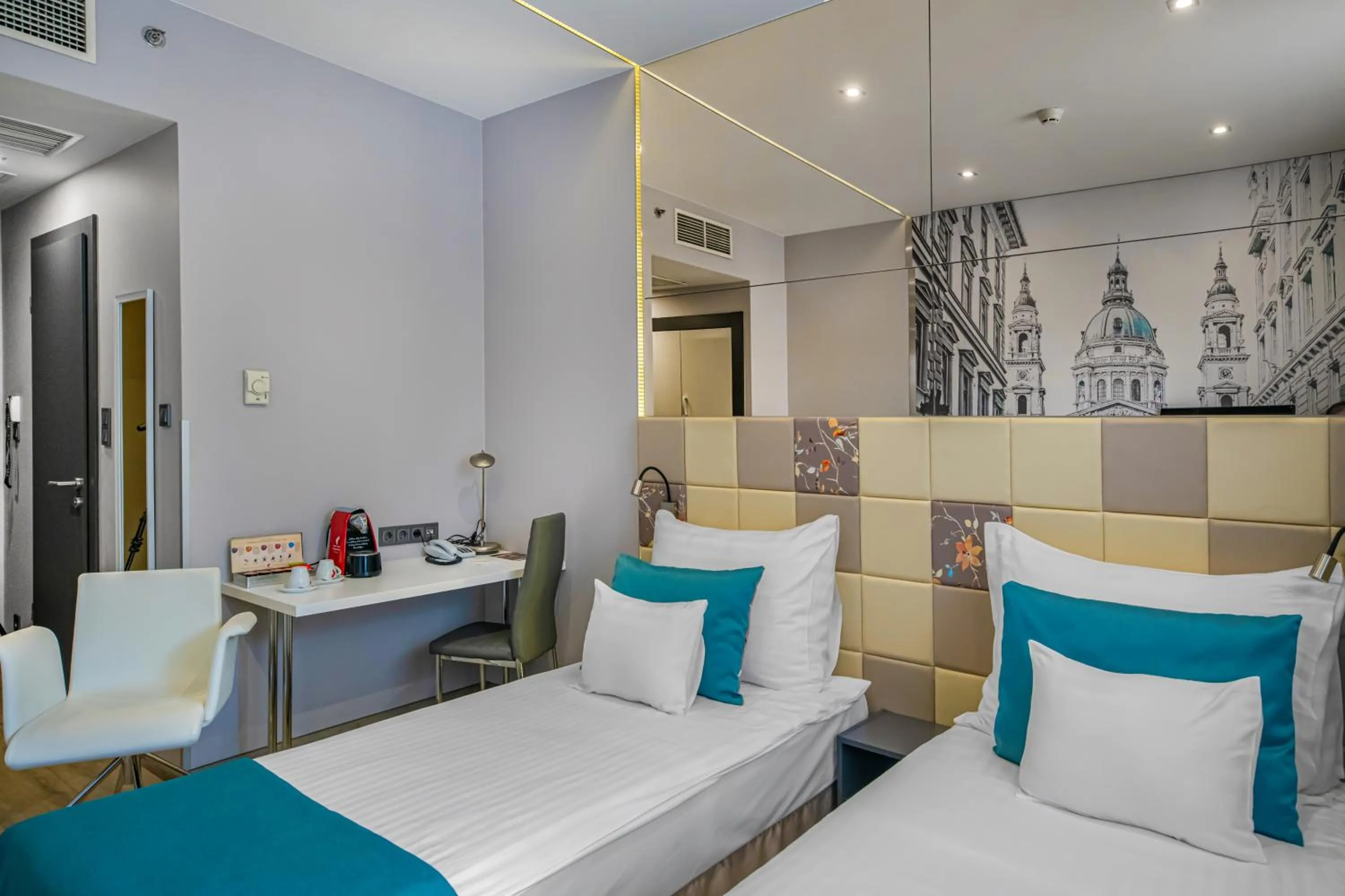 Photo of the whole room, Bed in Hotel President