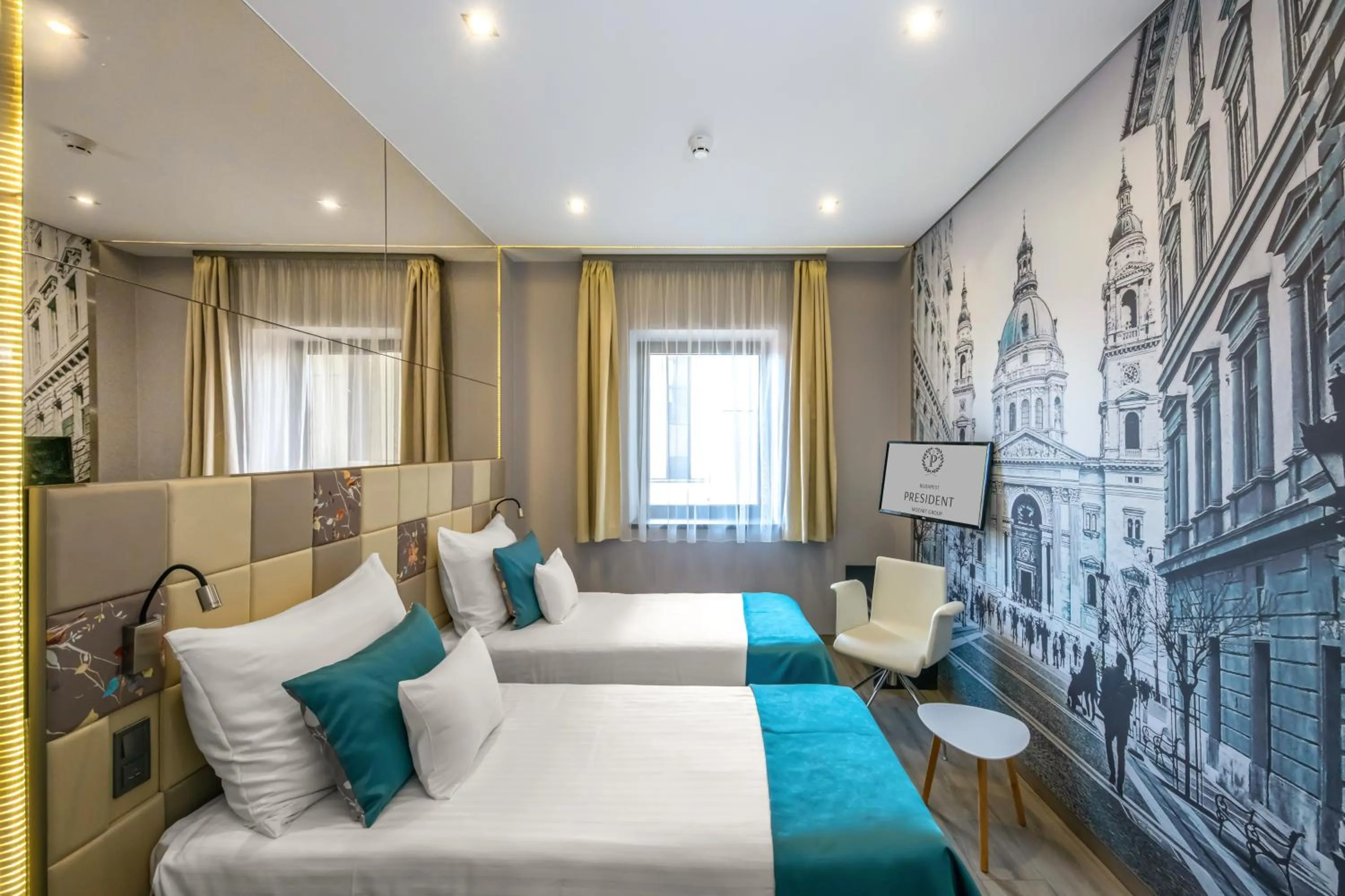 Photo of the whole room, Bed in Hotel President