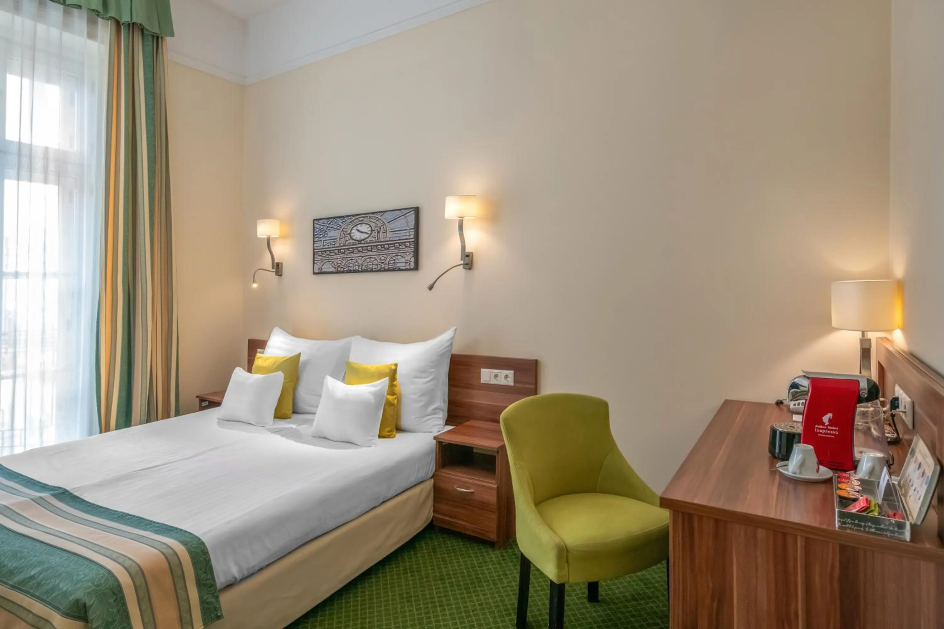 Bedroom, Bed in Hotel President