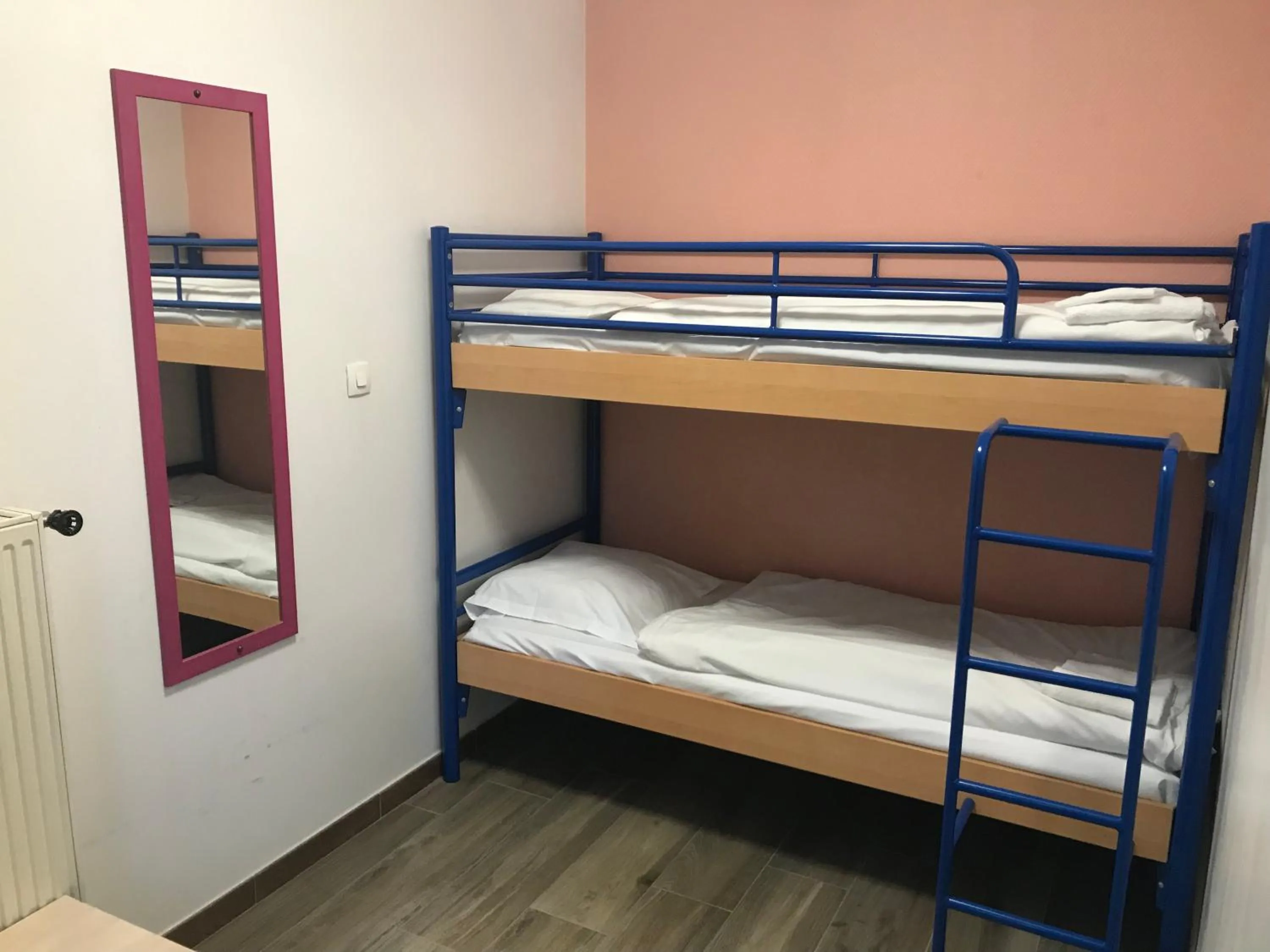 Bed in Hotel César Centre-ville Gare Charleville-Mézières