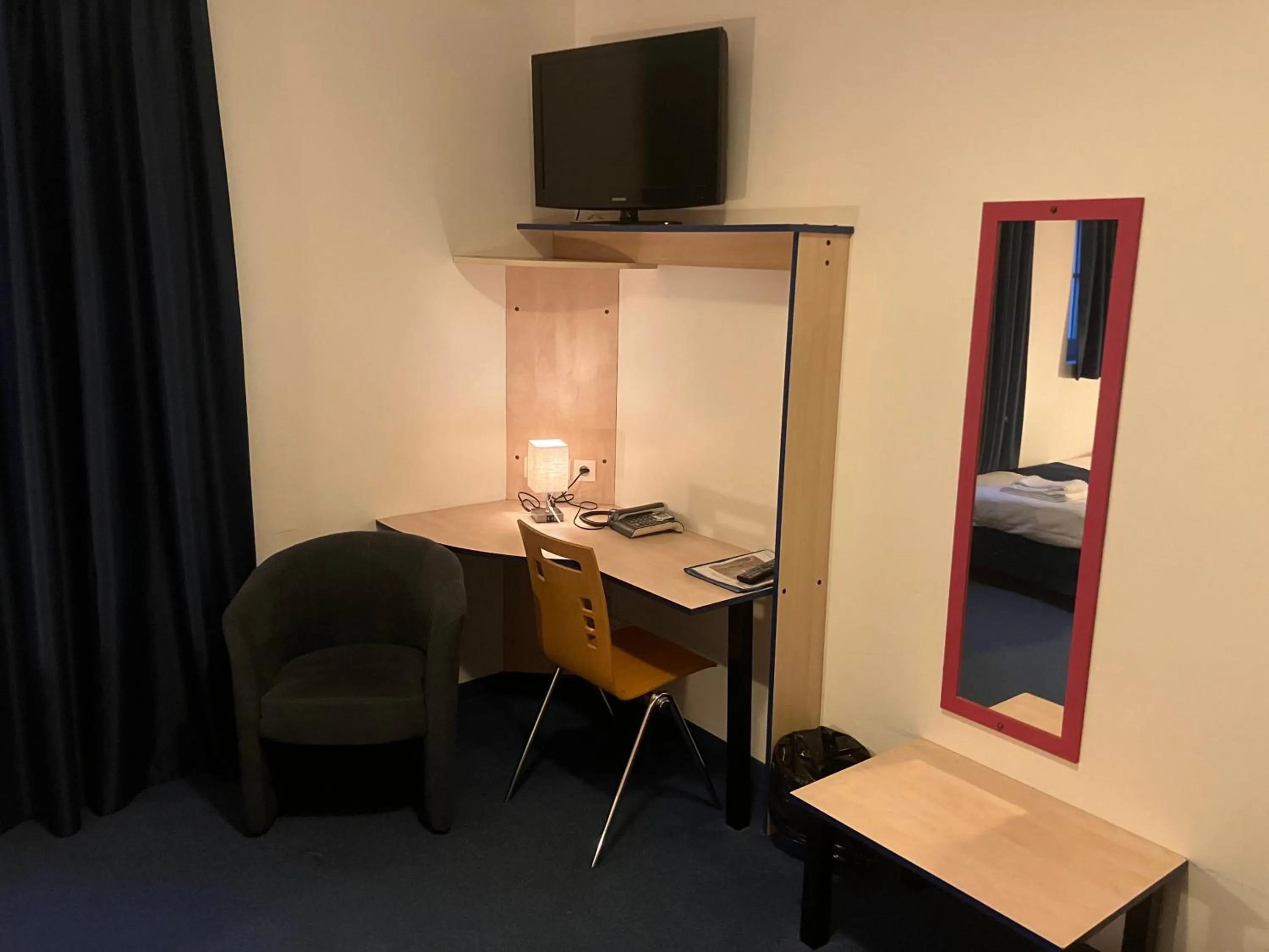 Hotel César Centre-ville Gare Charleville-Mézières