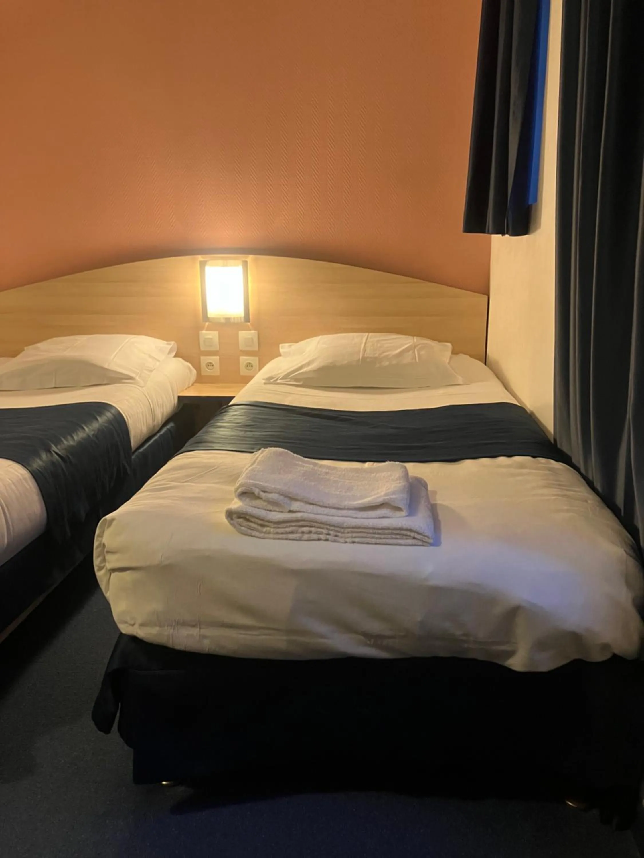 Bed in Hotel César Centre-ville Gare Charleville-Mézières