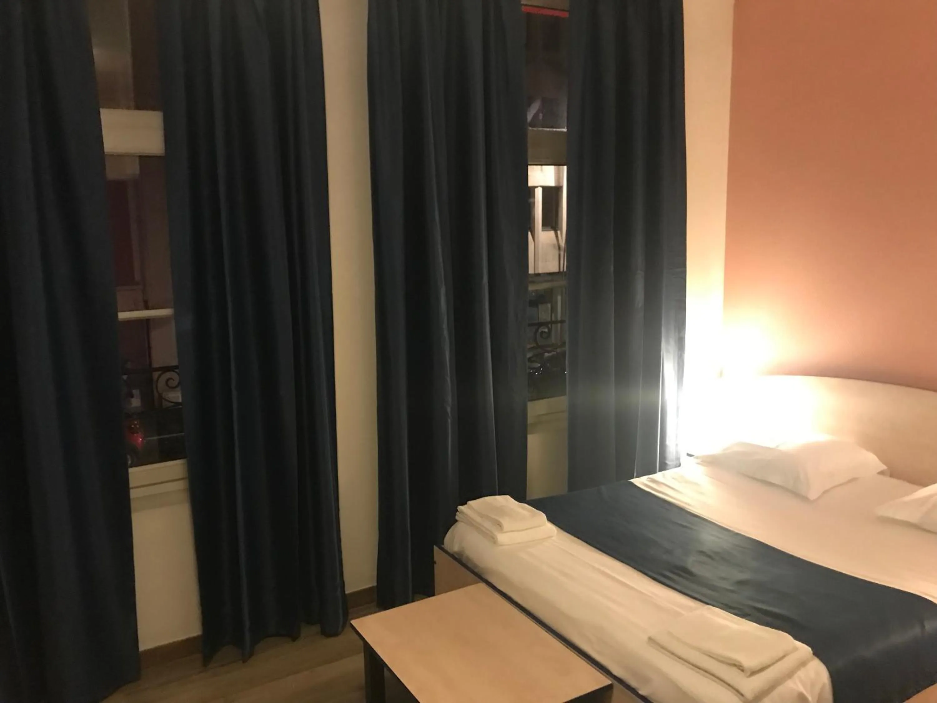 Bed in Hotel César Centre-ville Gare Charleville-Mézières