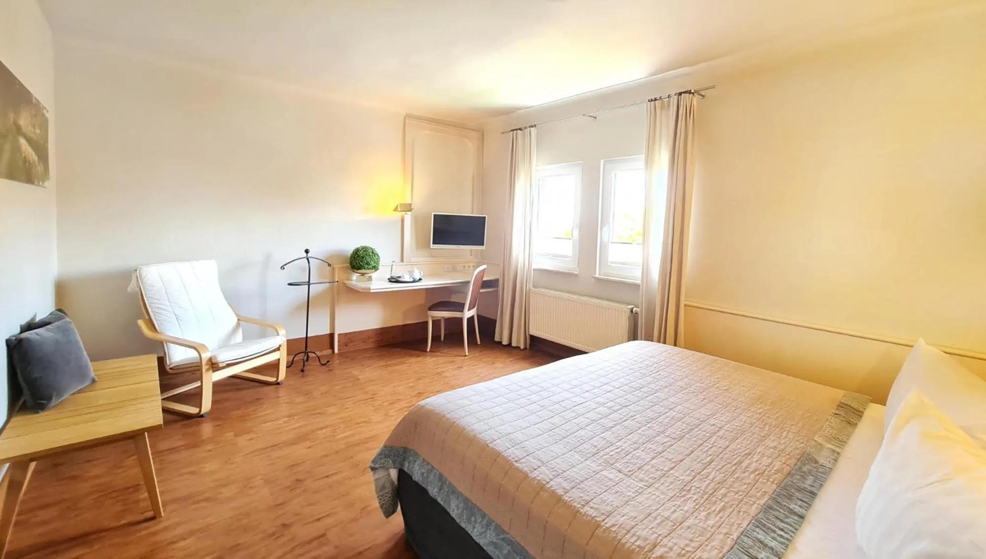 Photo of the whole room, Bed in Häuser der Villa Italia