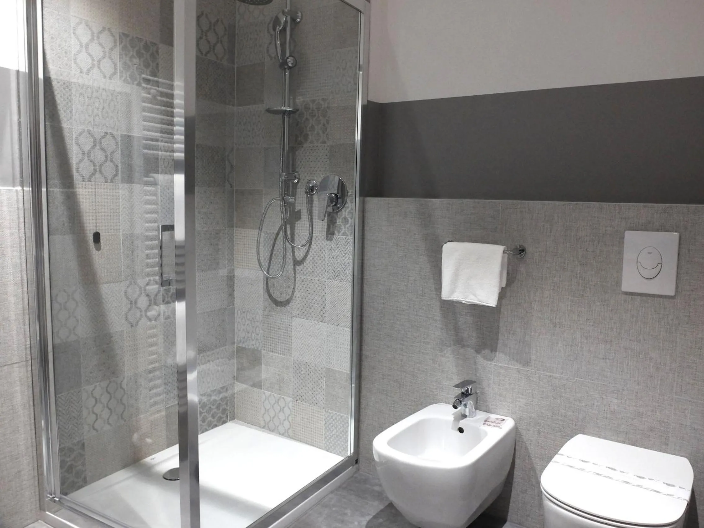 Shower in Residence Carlton