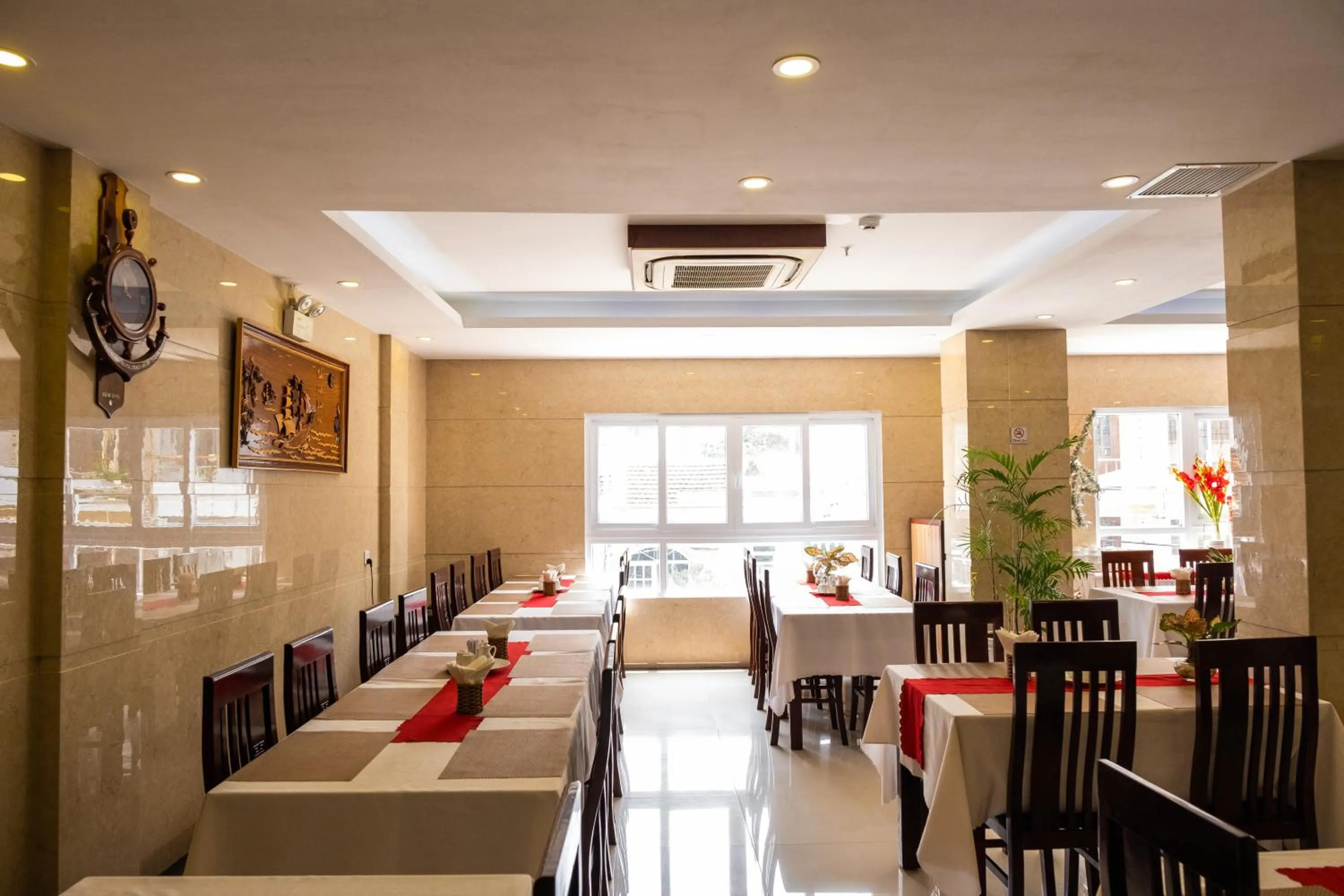 Restaurant/places to eat in Gem Nha Trang Hotel