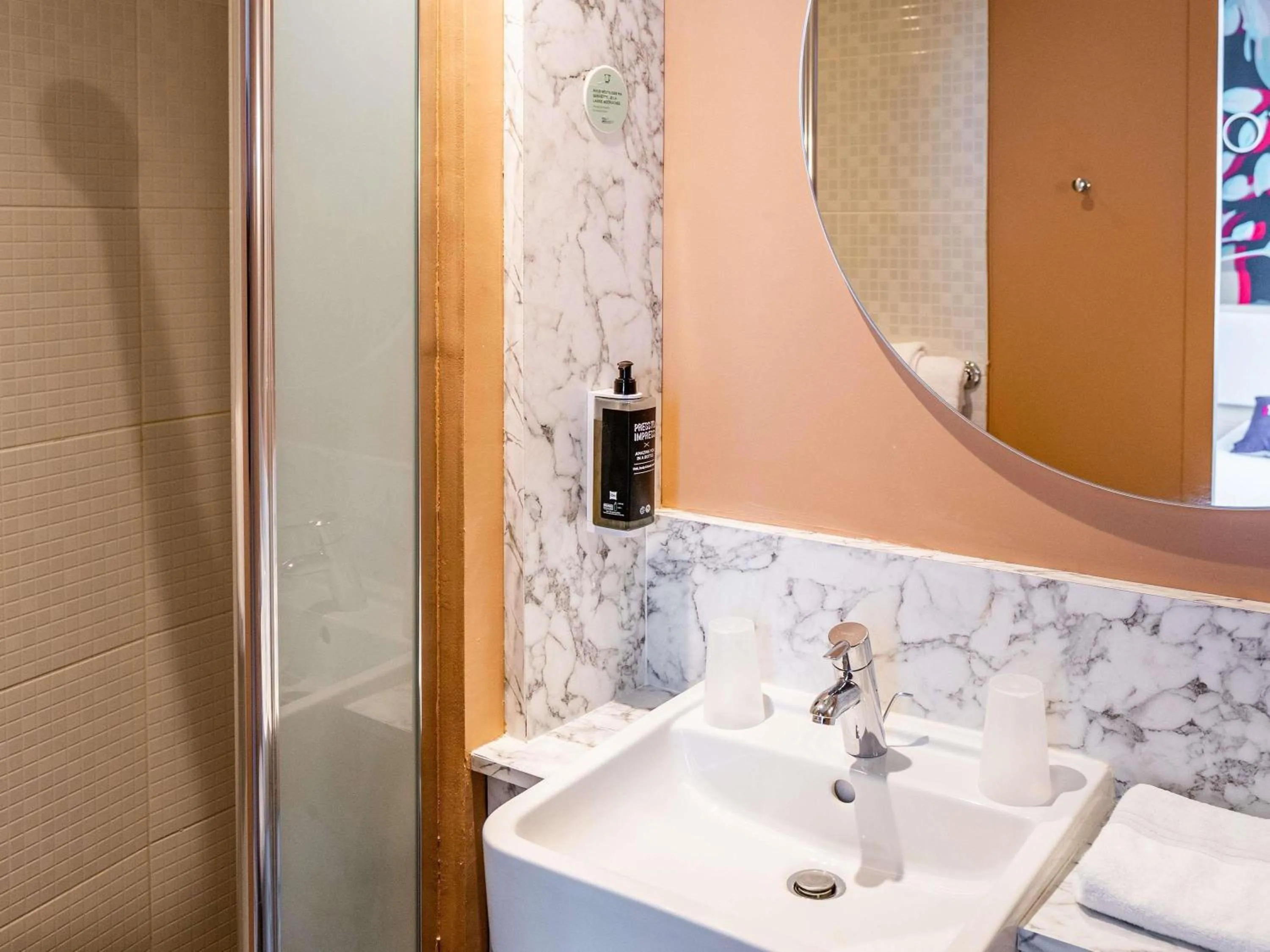 Bedroom in ibis Styles Bordeaux Centre Gare